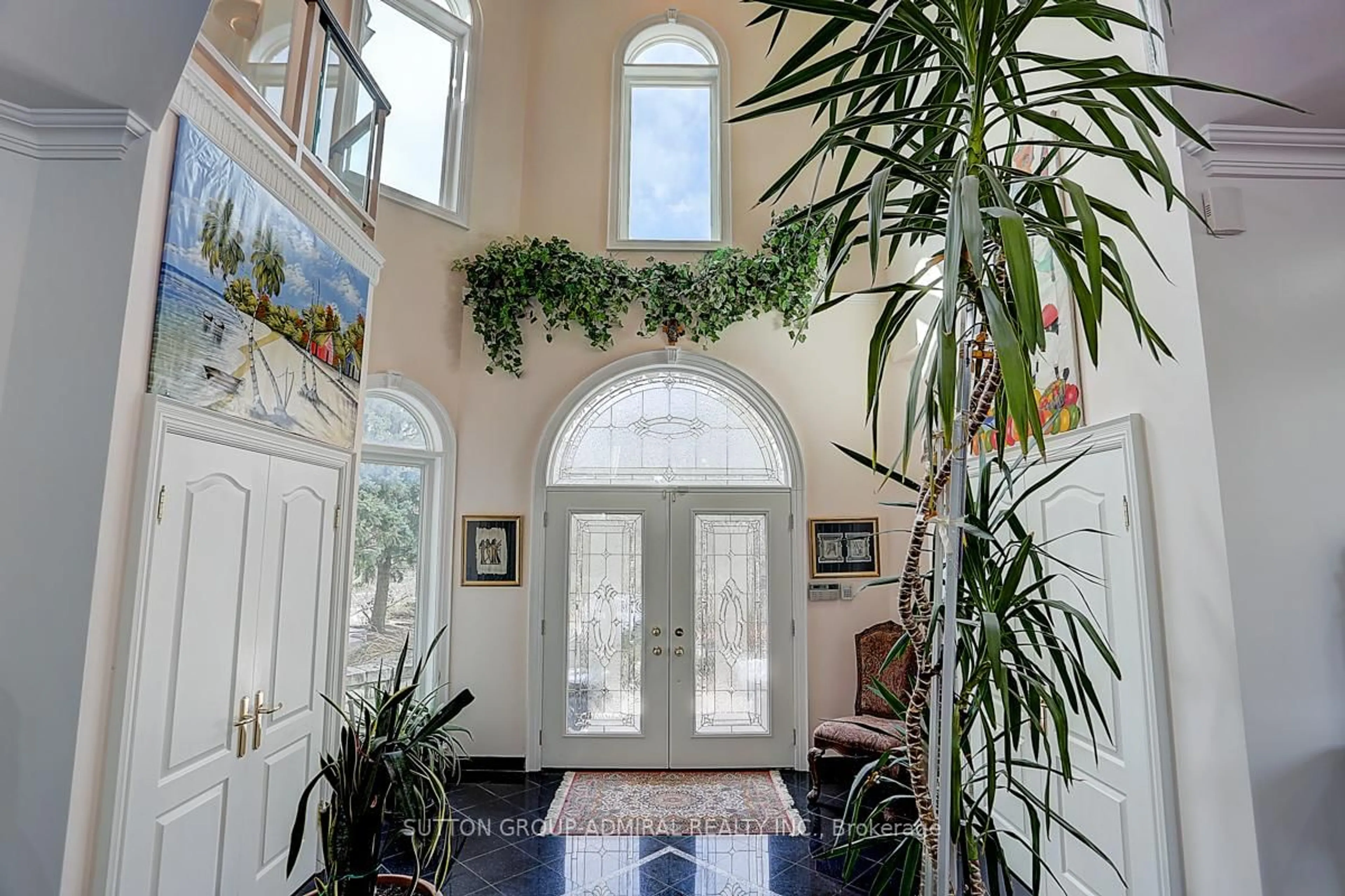Indoor entryway for 206 Arnold Ave, Vaughan Ontario L4J 1B9