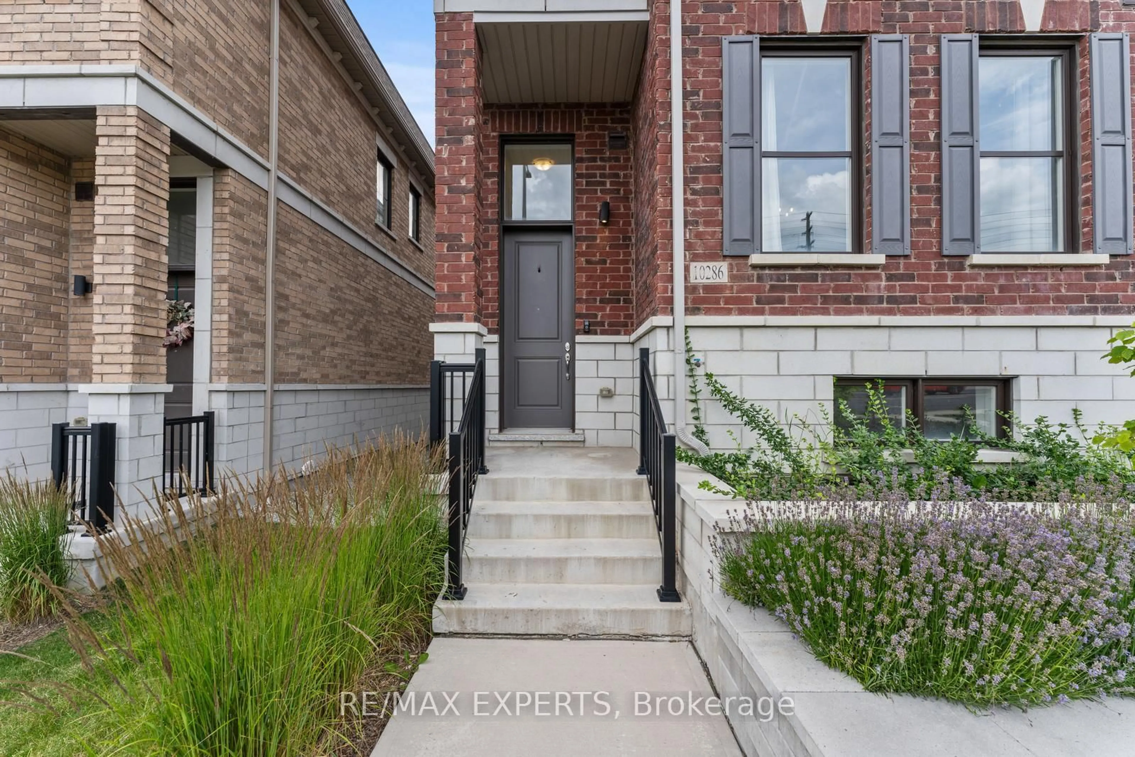 Home with brick exterior material, street for 10286 Keele St, Vaughan Ontario L6A 1G3