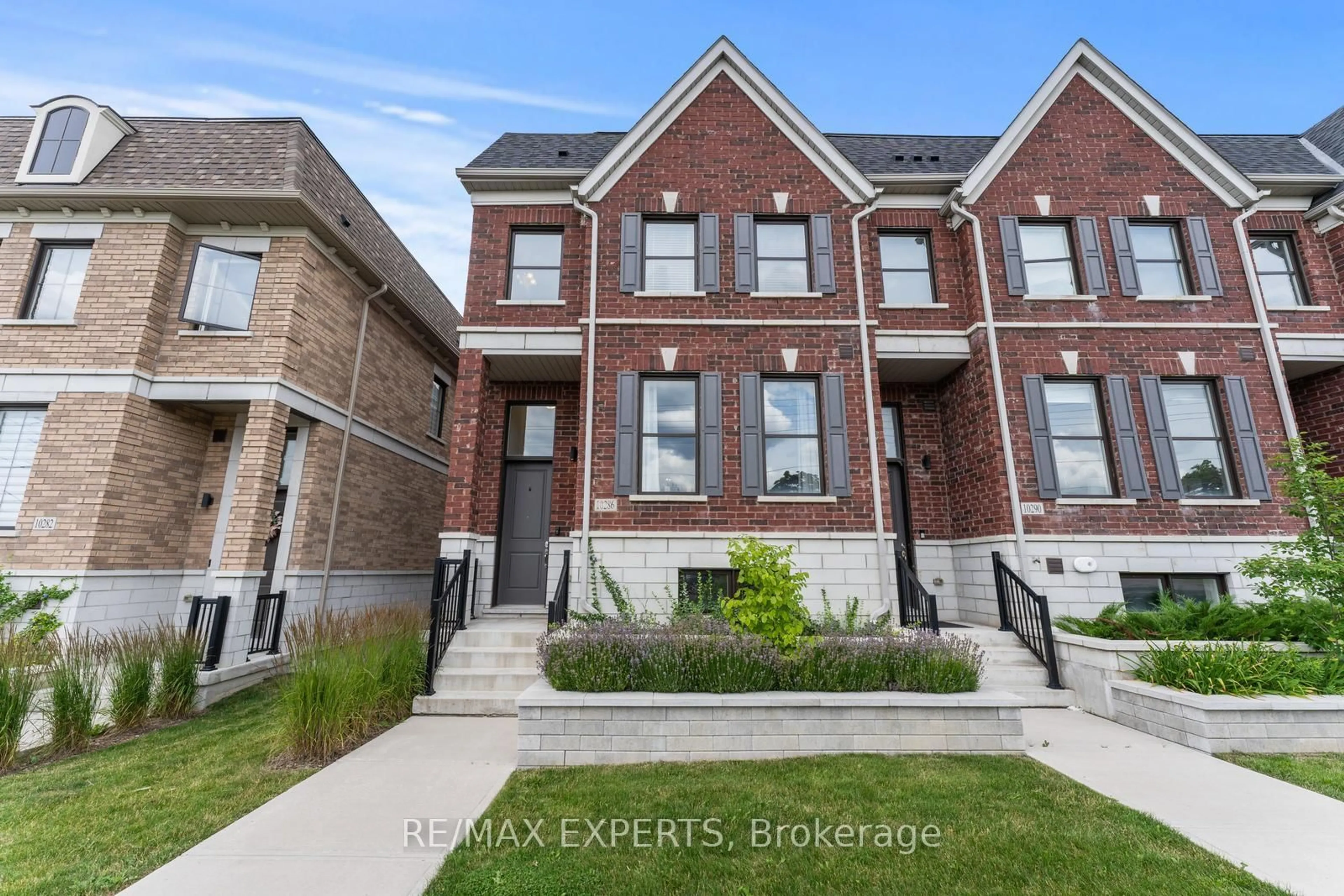 Home with brick exterior material, street for 10286 Keele St, Vaughan Ontario L6A 1G3