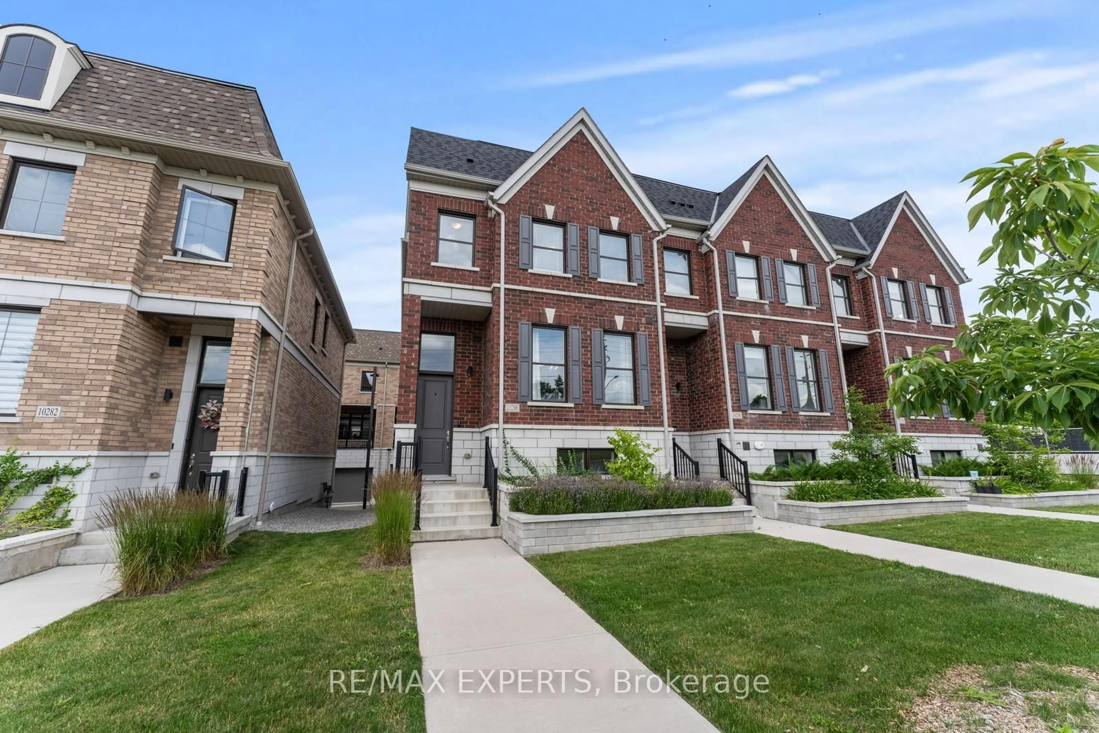 Home with brick exterior material, street for 10286 Keele St, Vaughan Ontario L6A 1G3