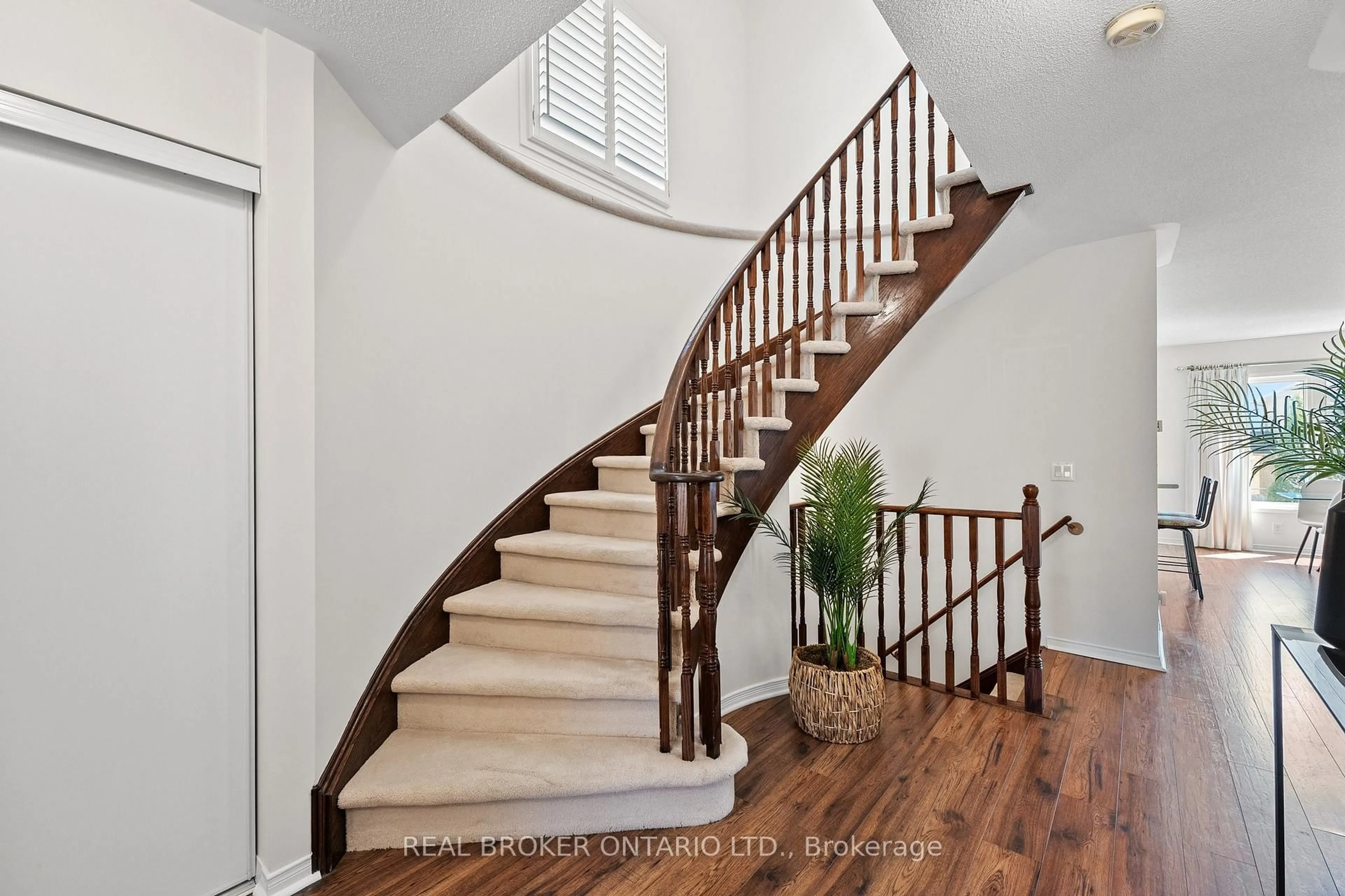 Stairs for 9 Bilbrough St, Aurora Ontario L4G 7W3