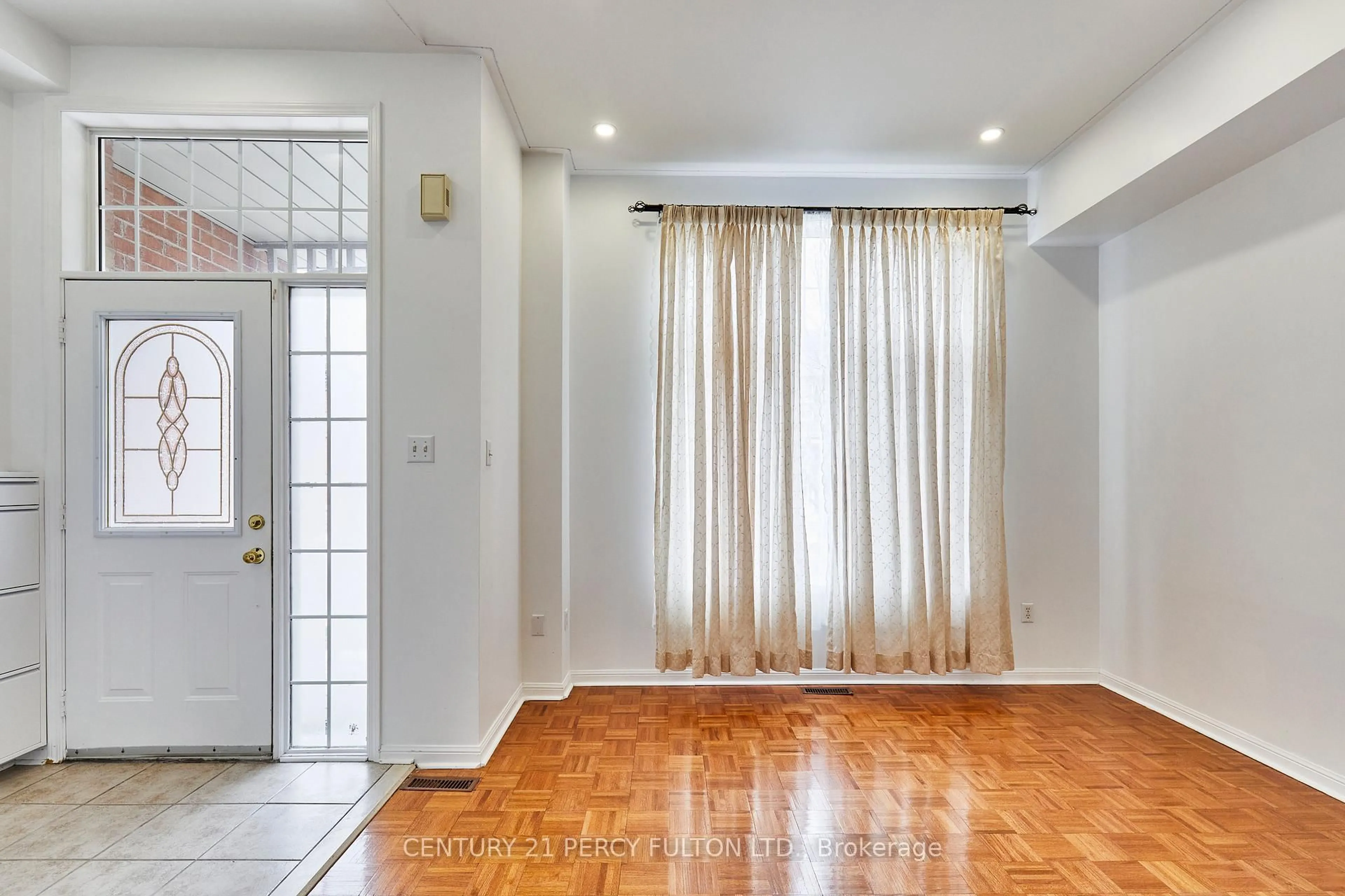 Indoor entryway for 130 Walkerville Rd, Markham Ontario L6B 1B6