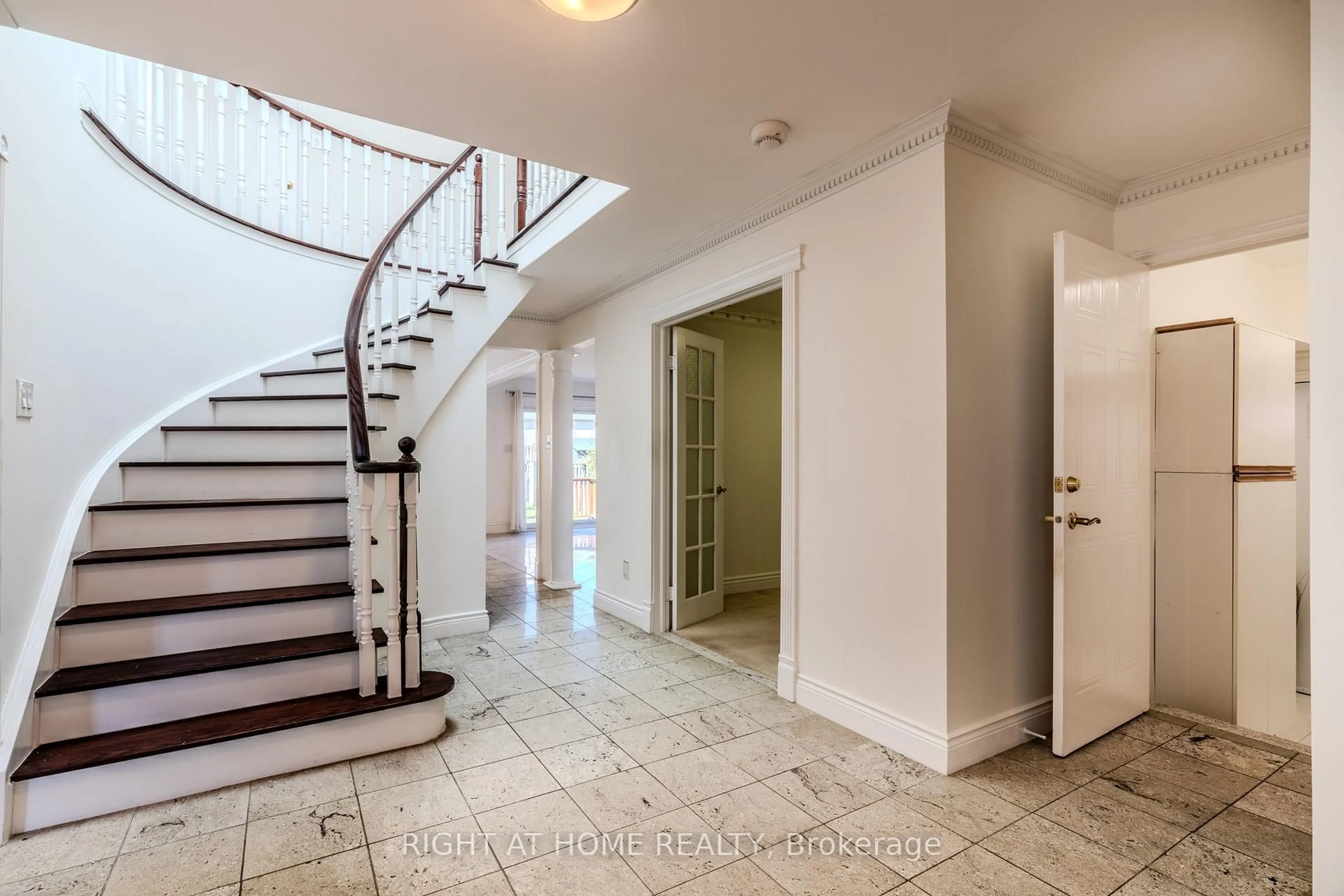 Indoor foyer for 491 Conley St, Vaughan Ontario L4J 6T6