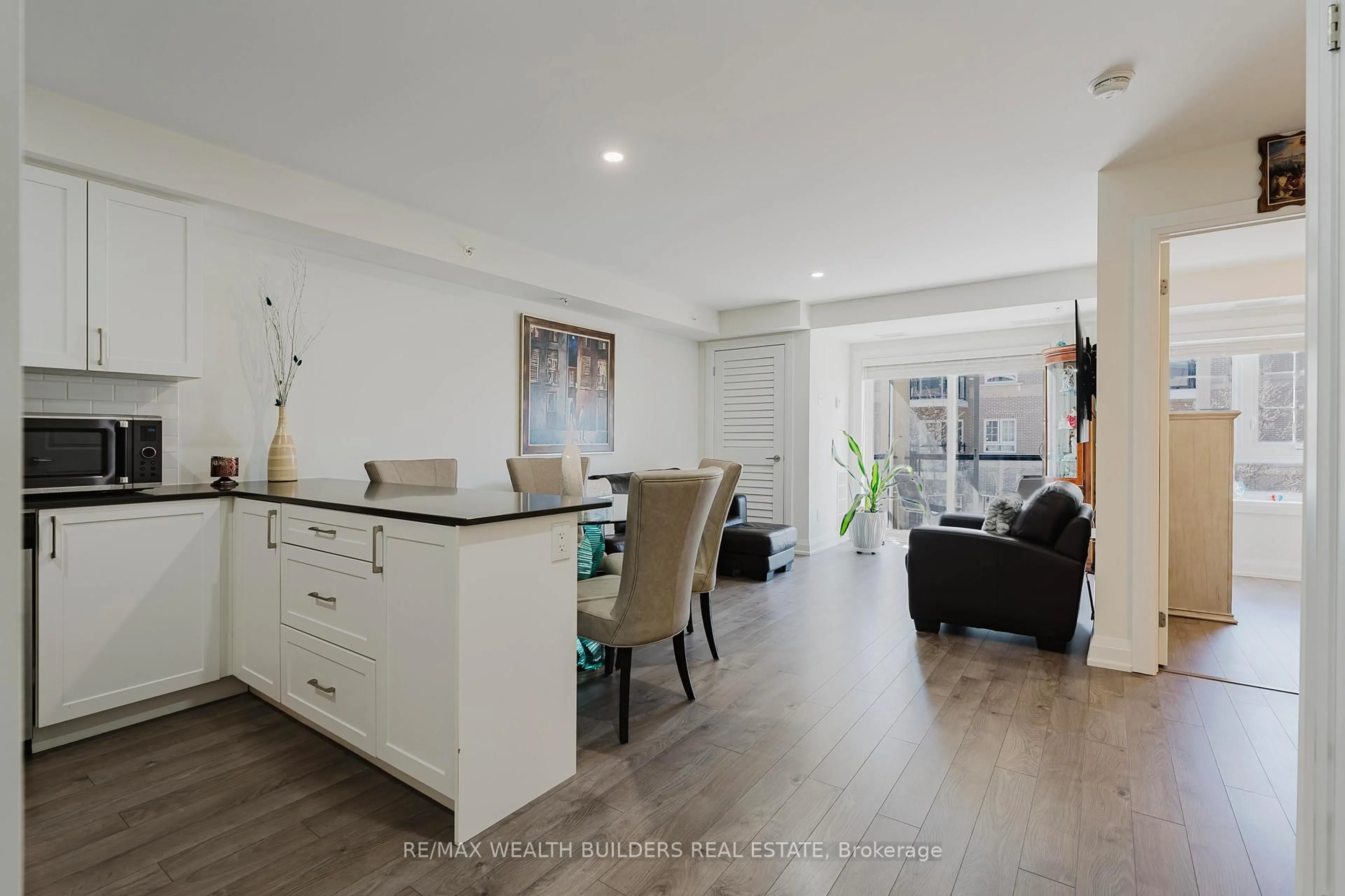 Open concept kitchen, unknown for 481 Rupert Ave #2216, Whitchurch-Stouffville Ontario L4A 1Y7