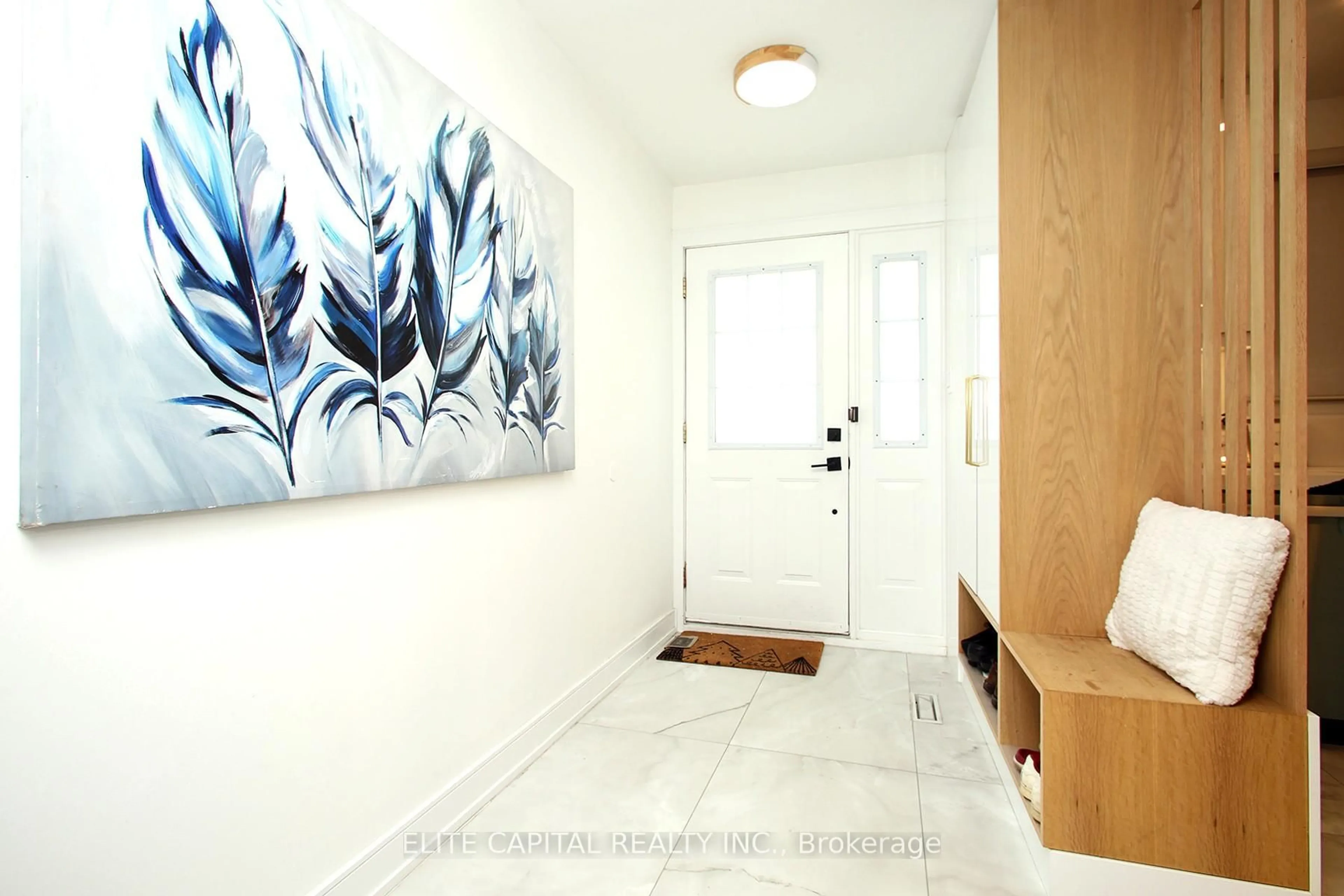 Indoor entryway for 225 Snowshoe Cres, Markham Ontario L3T 4N2