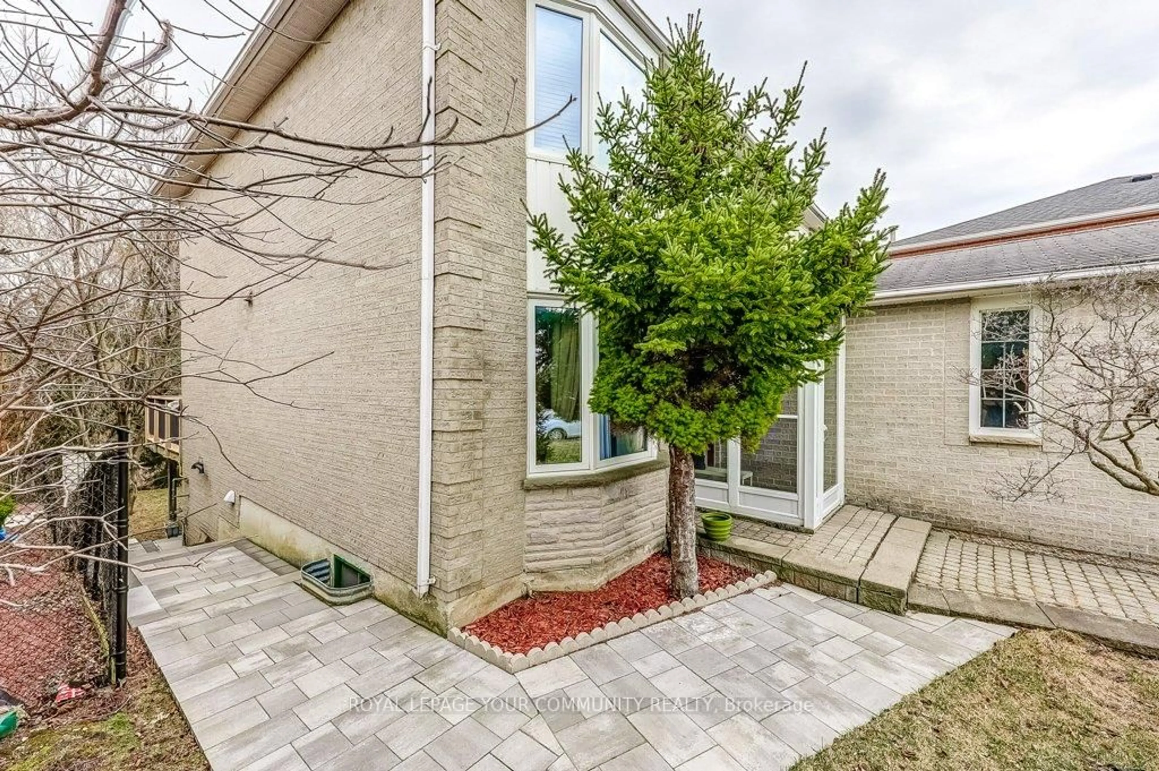 Patio, street for 63 O'connor Cres, Richmond Hill Ontario L4C 7P8