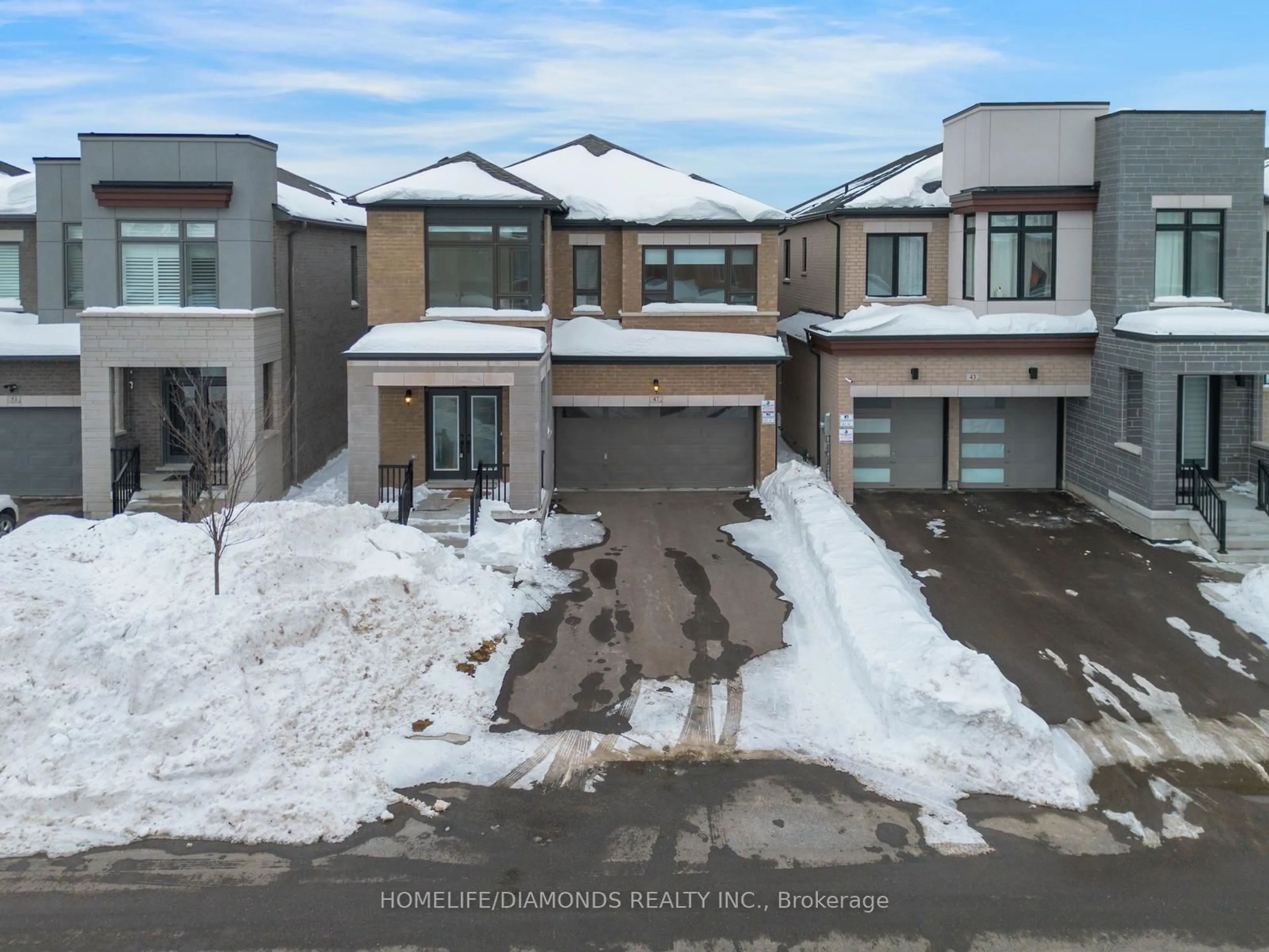 A pic from outside/outdoor area/front of a property/back of a property/a pic from drone, street for 47 SUTTONRAIL Way, Whitchurch-Stouffville Ontario L4A 4X5