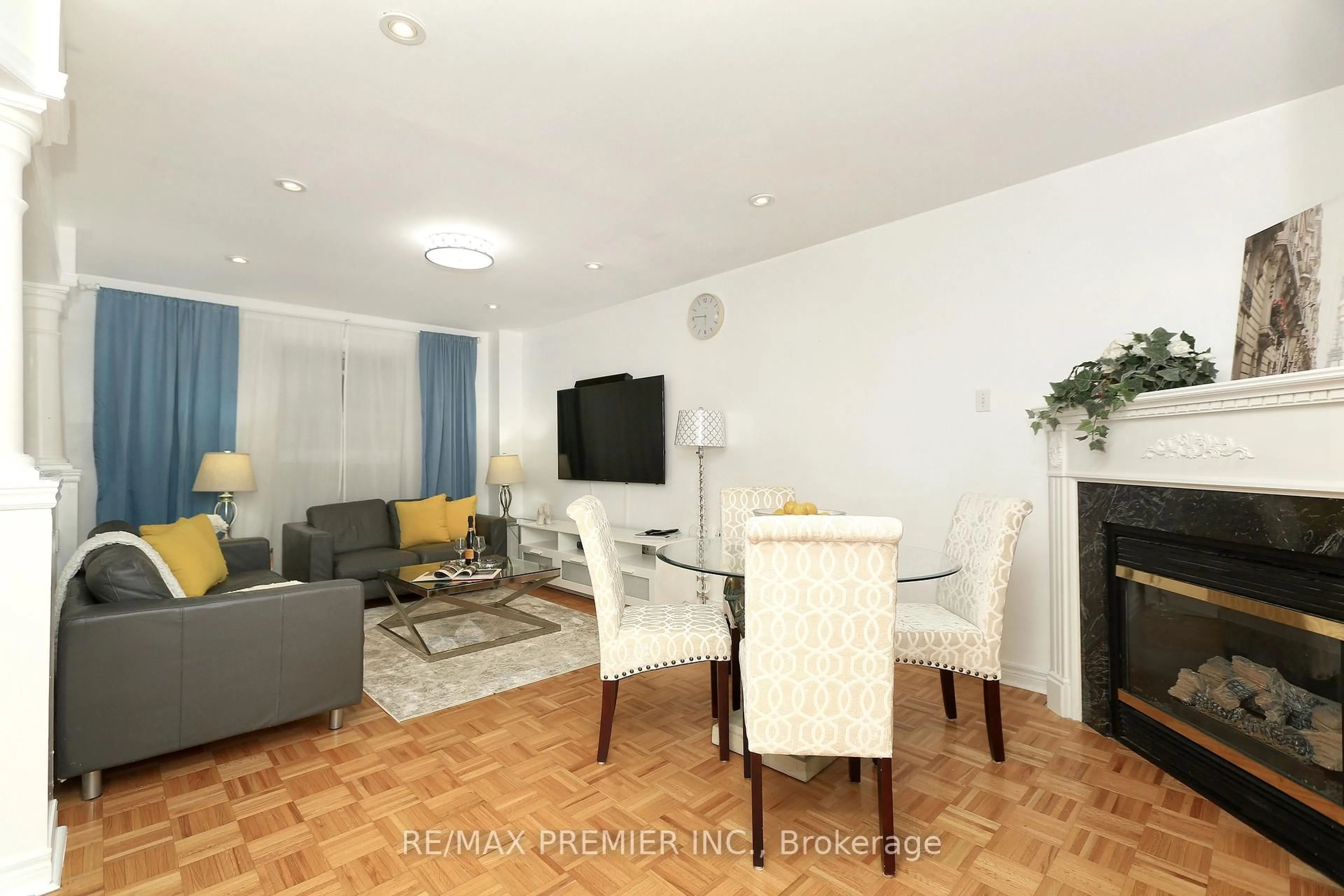 Living room with furniture, wood/laminate floor for 193 Tierra Ave, Vaughan Ontario L6A 3H5