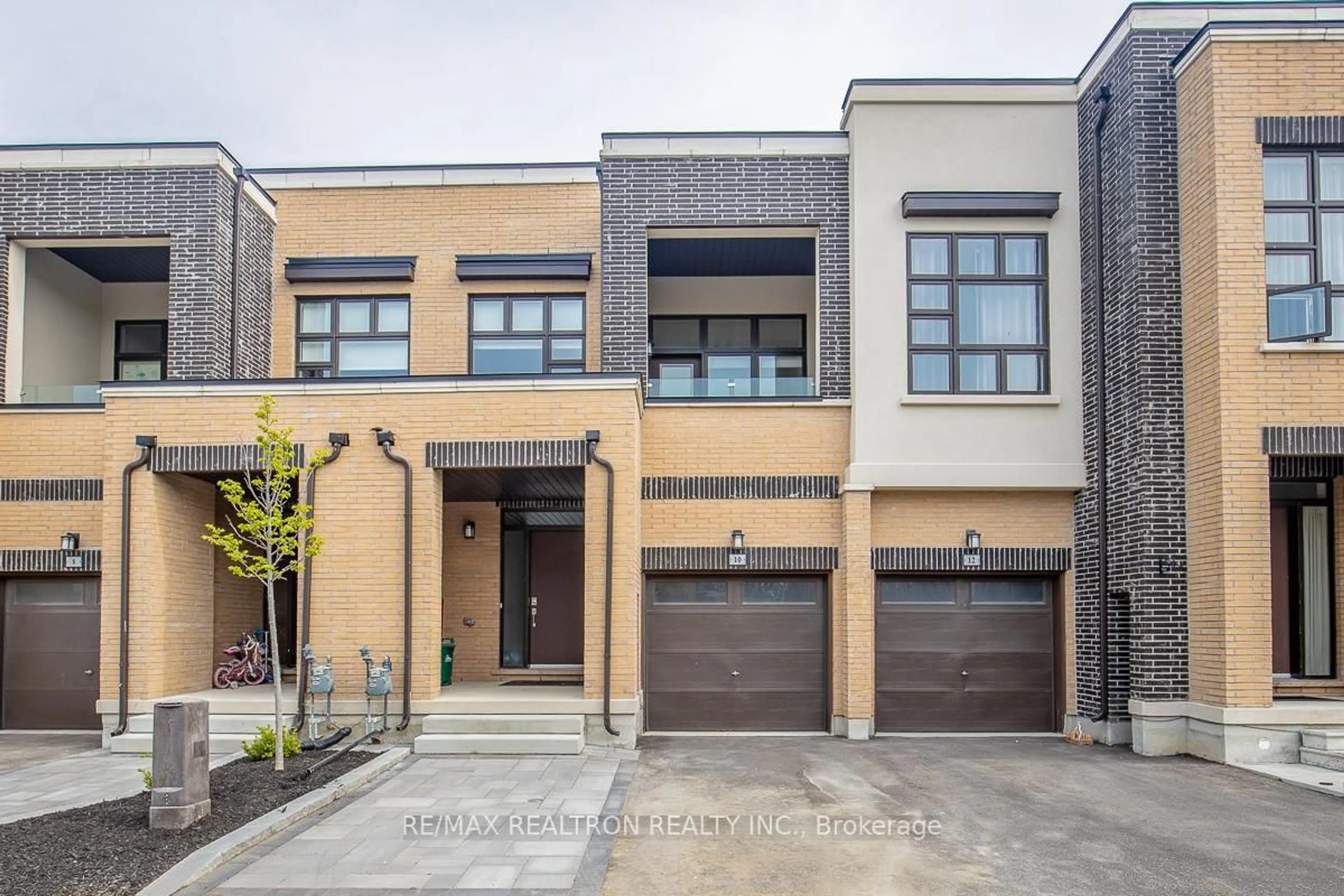 Home with brick exterior material, street for 10 Causland Lane, Richmond Hill Ontario L4S 0G5