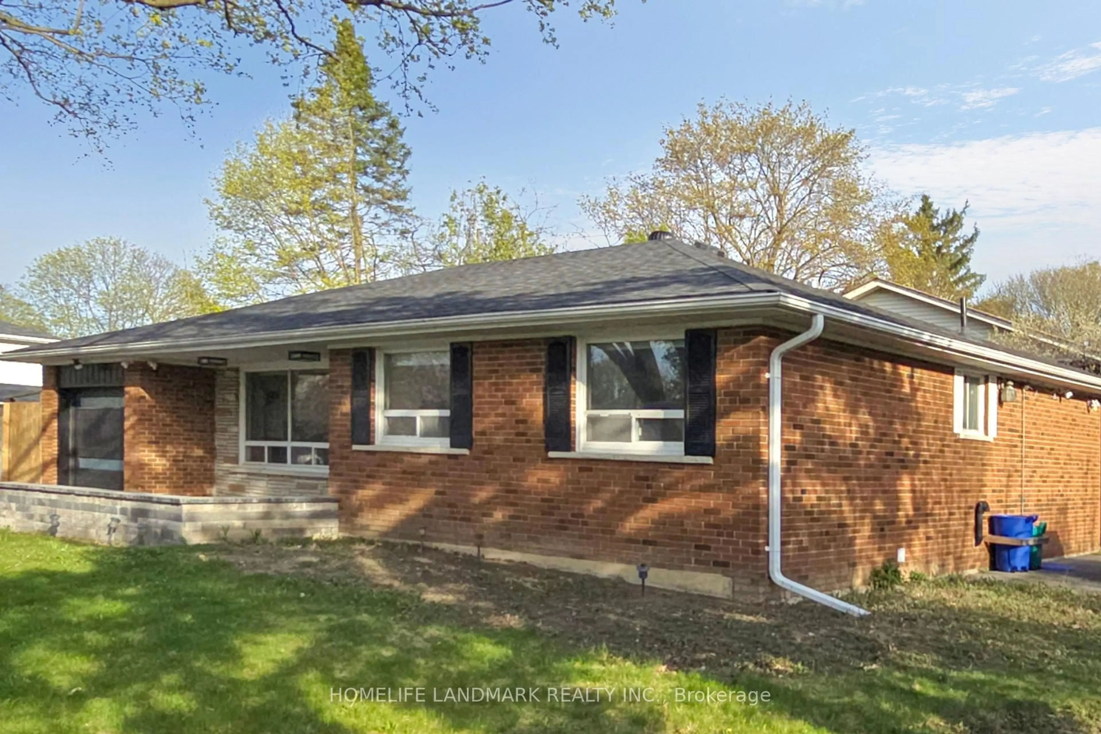 Home with brick exterior material, street for 1 Valleycrest Ave, Markham Ontario L3P 1H6