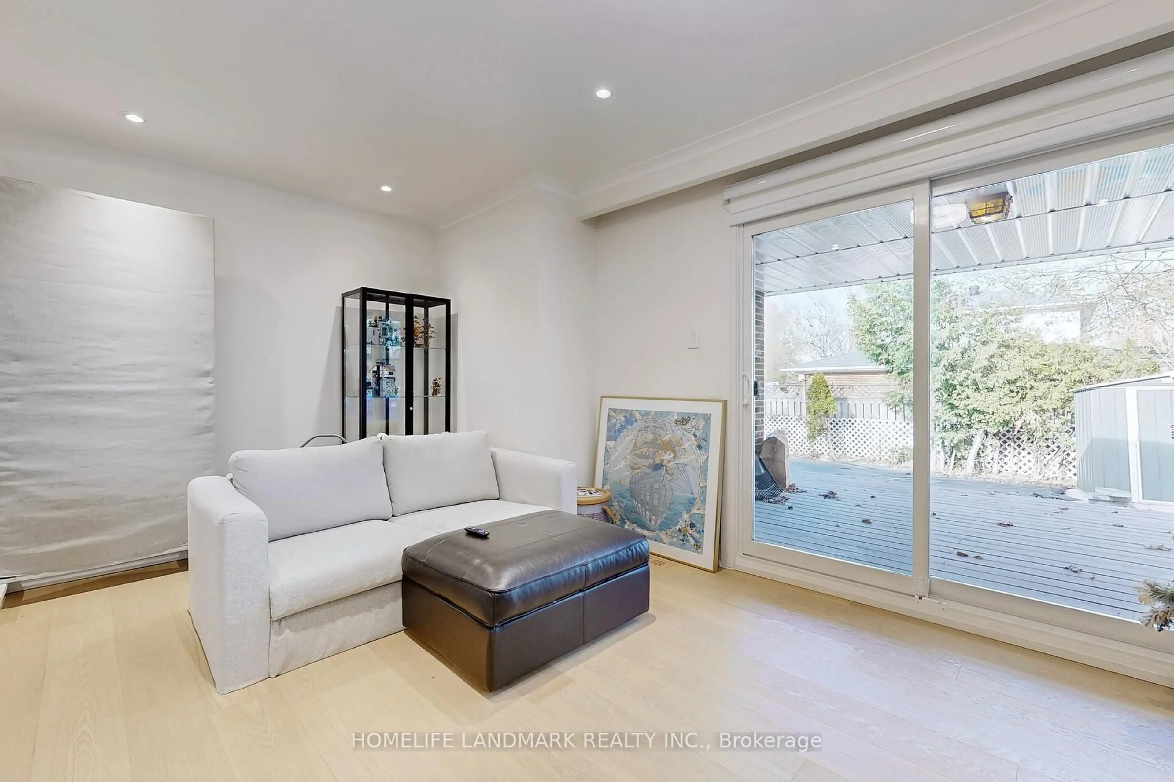 Living room with furniture, unknown for 1 Valleycrest Ave, Markham Ontario L3P 1H6