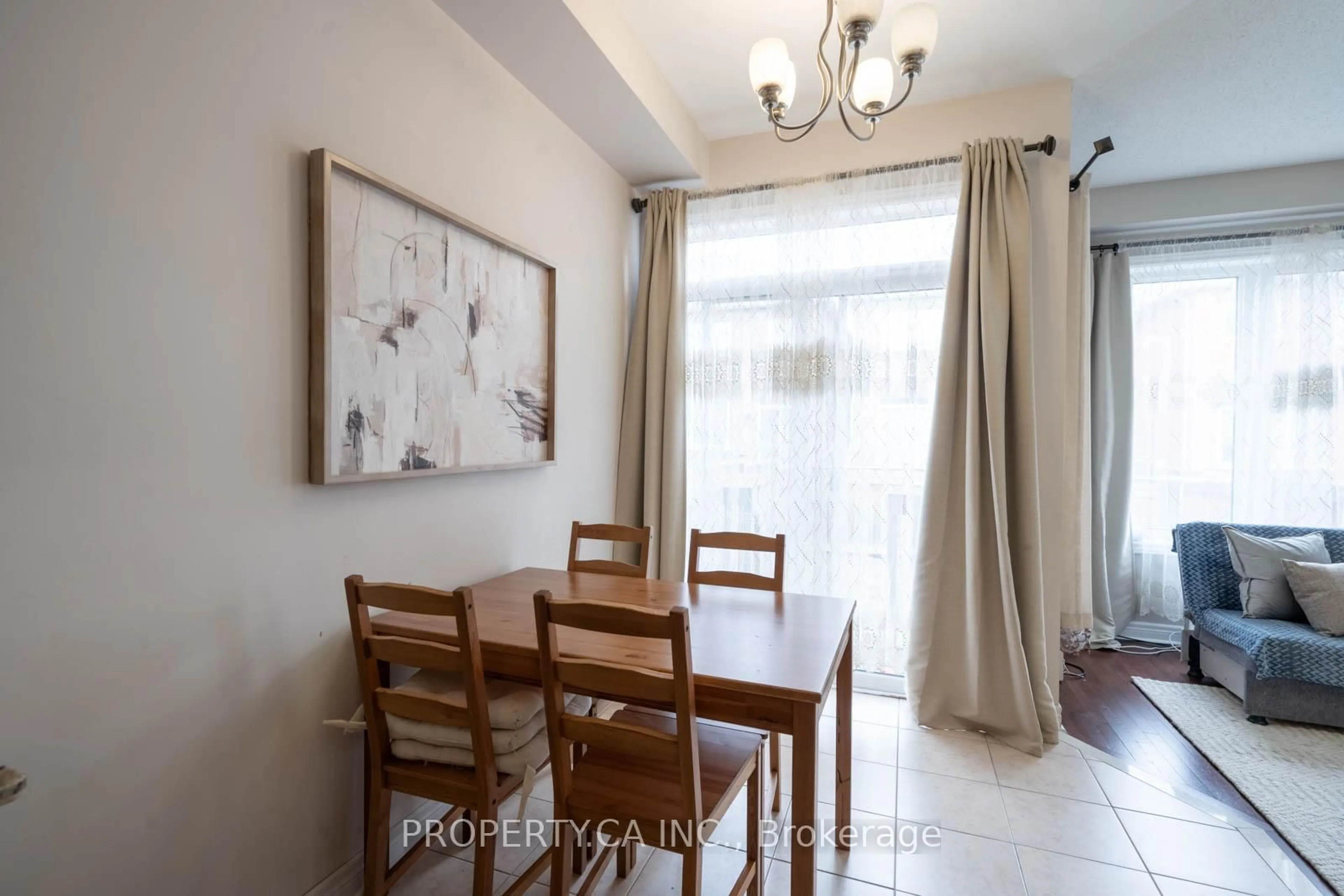 Dining room, wood/laminate floor for 90 Collin Crt, Richmond Hill Ontario L4E 0X8