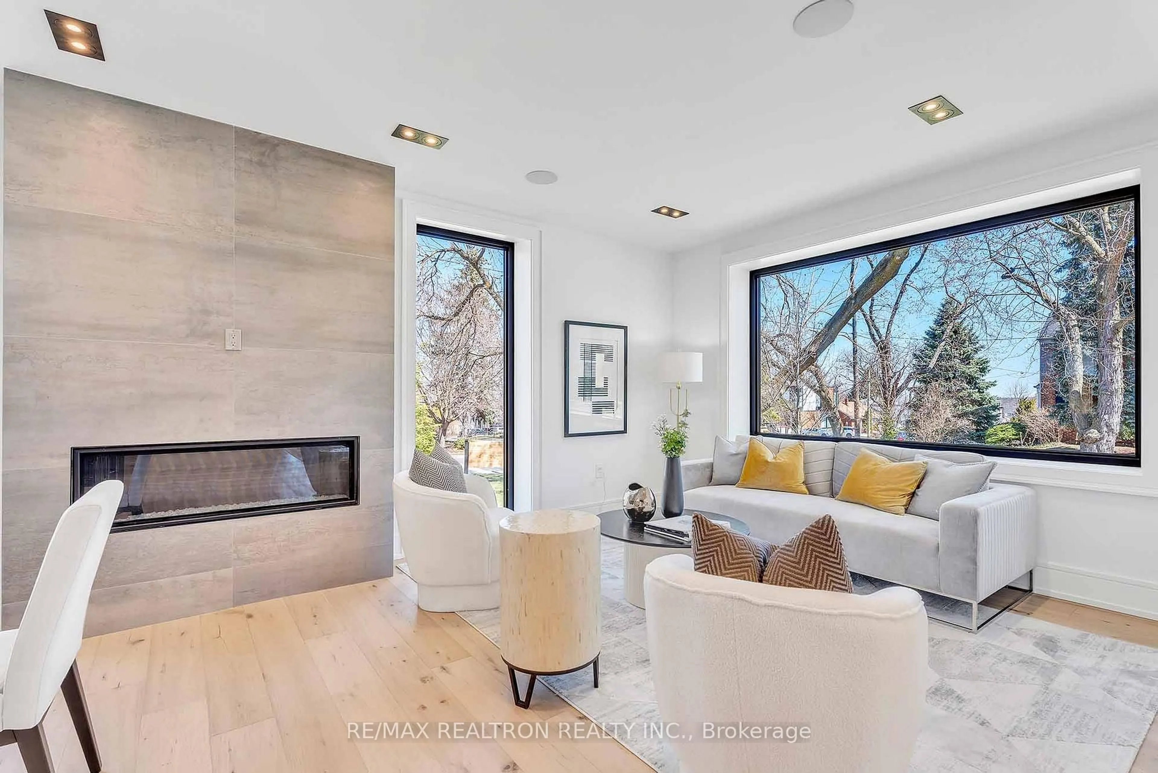 Living room with furniture, unknown for 93 Highland Park Blvd, Markham Ontario L3T 1B6