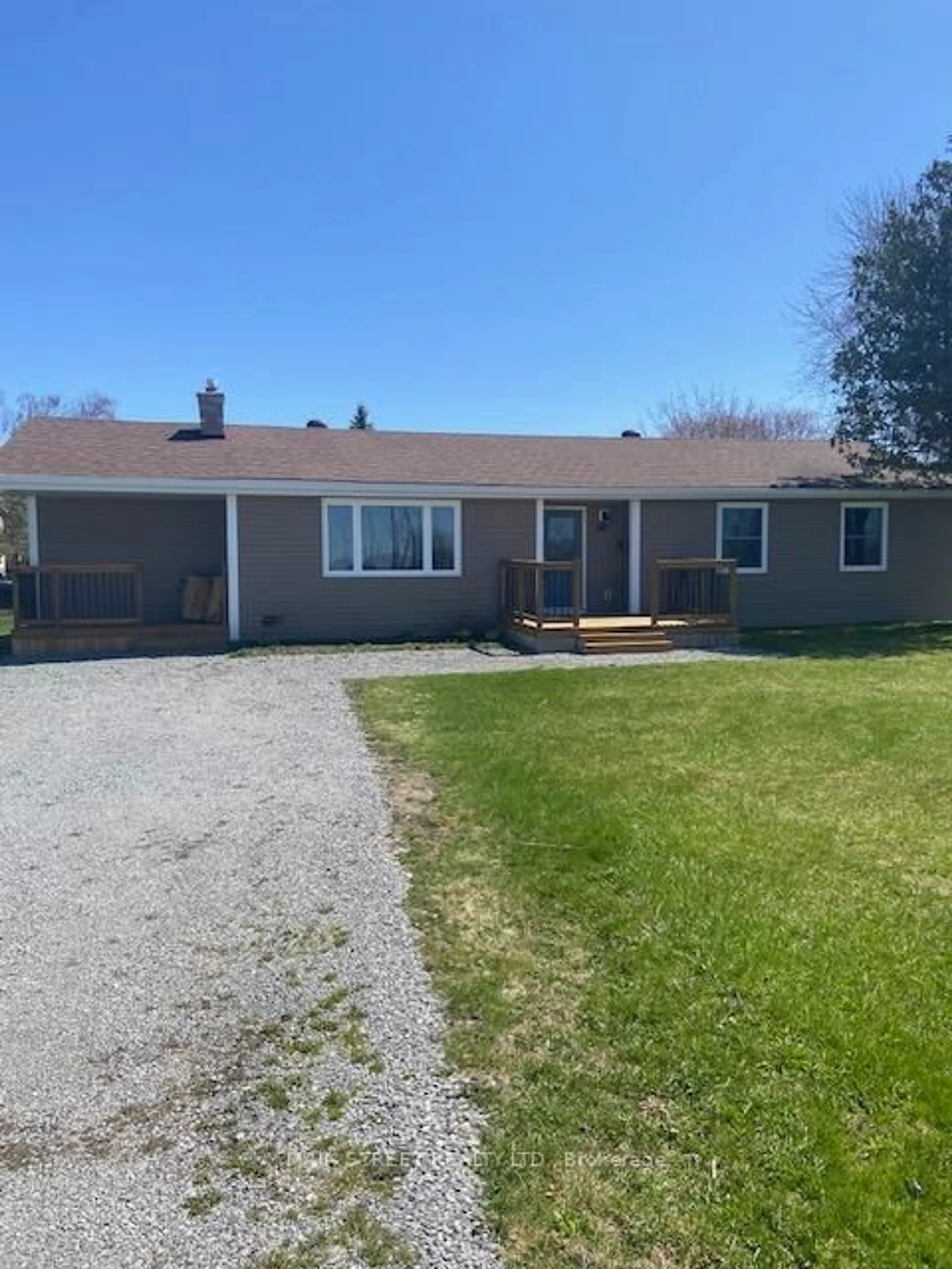 A pic from outside/outdoor area/front of a property/back of a property/a pic from drone, unknown for 19 Bruce Ave, Georgina Ontario L4P 1K4
