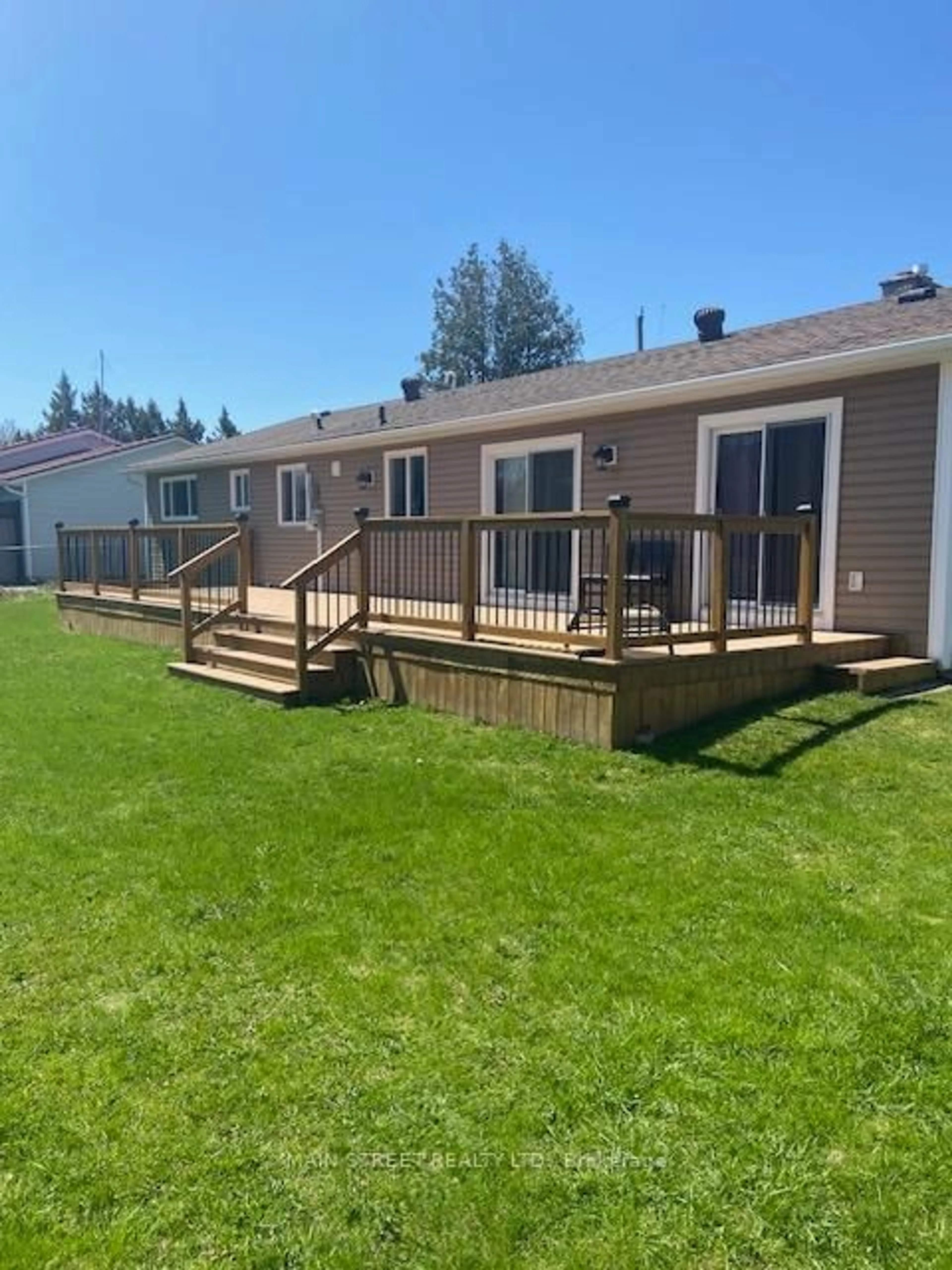 Patio, water/lake/river/ocean view for 19 Bruce Ave, Georgina Ontario L4P 1K4