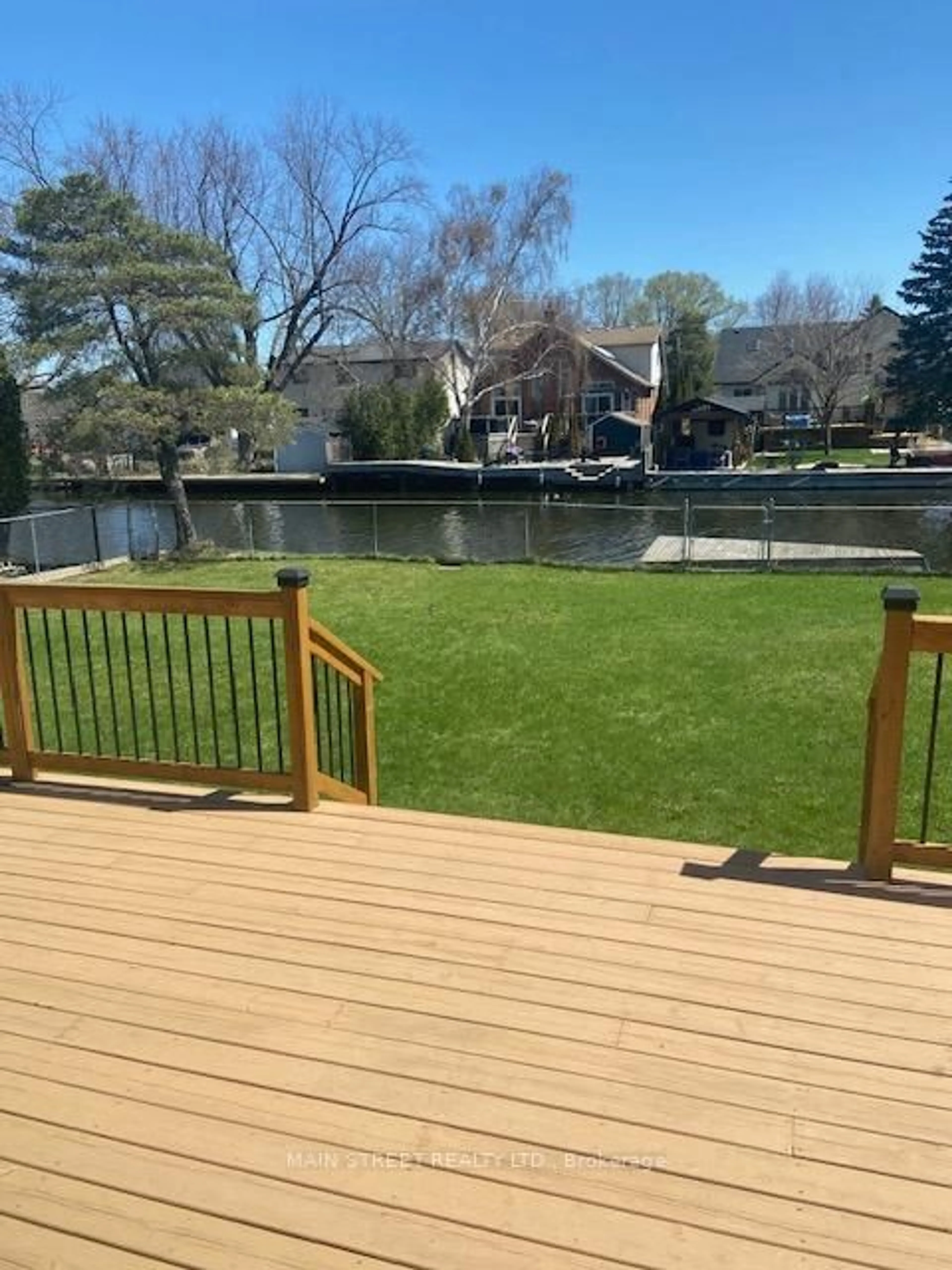 Patio, water/lake/river/ocean view for 19 Bruce Ave, Georgina Ontario L4P 1K4