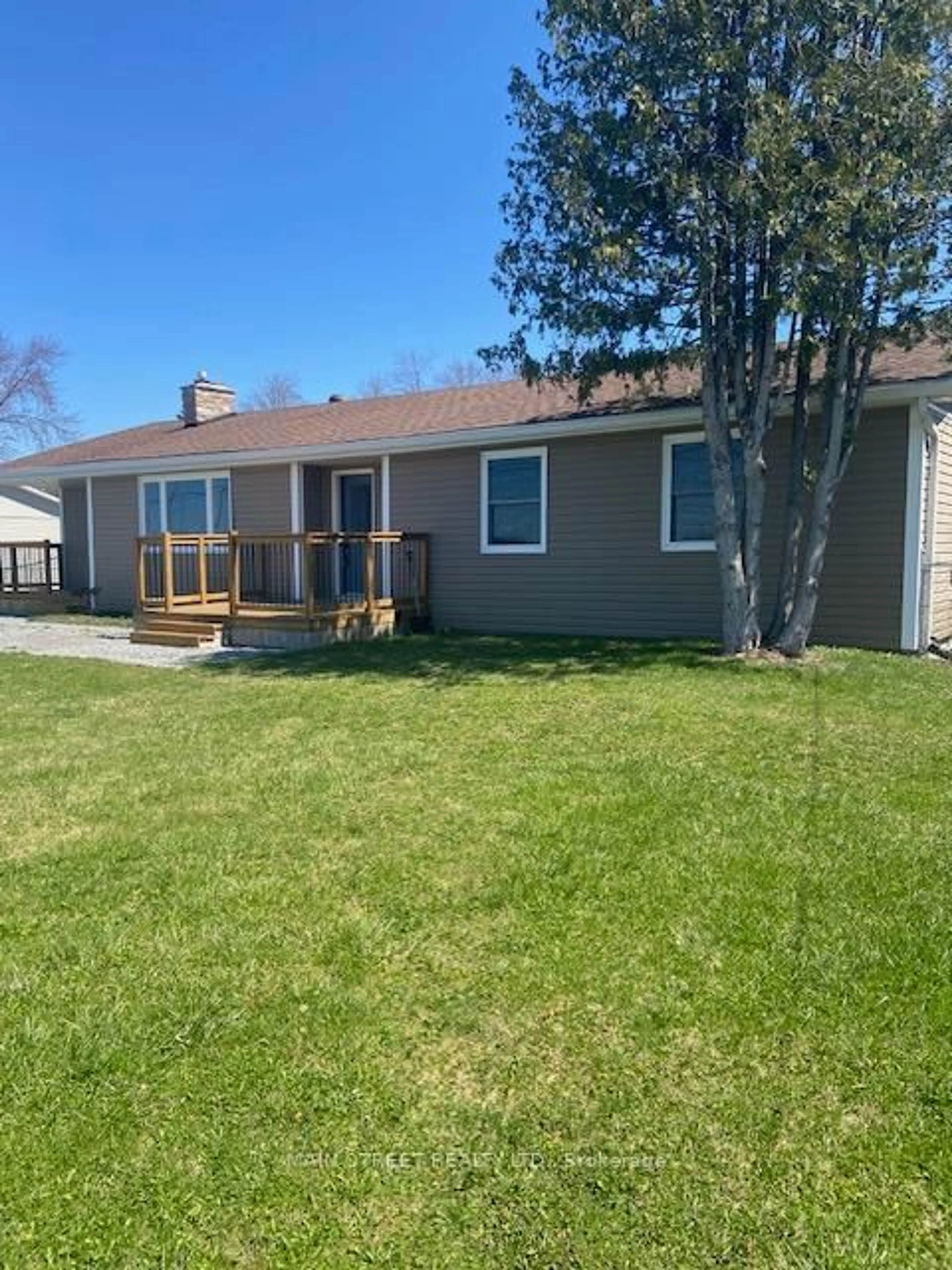 Home with vinyl exterior material, unknown for 19 Bruce Ave, Georgina Ontario L4P 1K4
