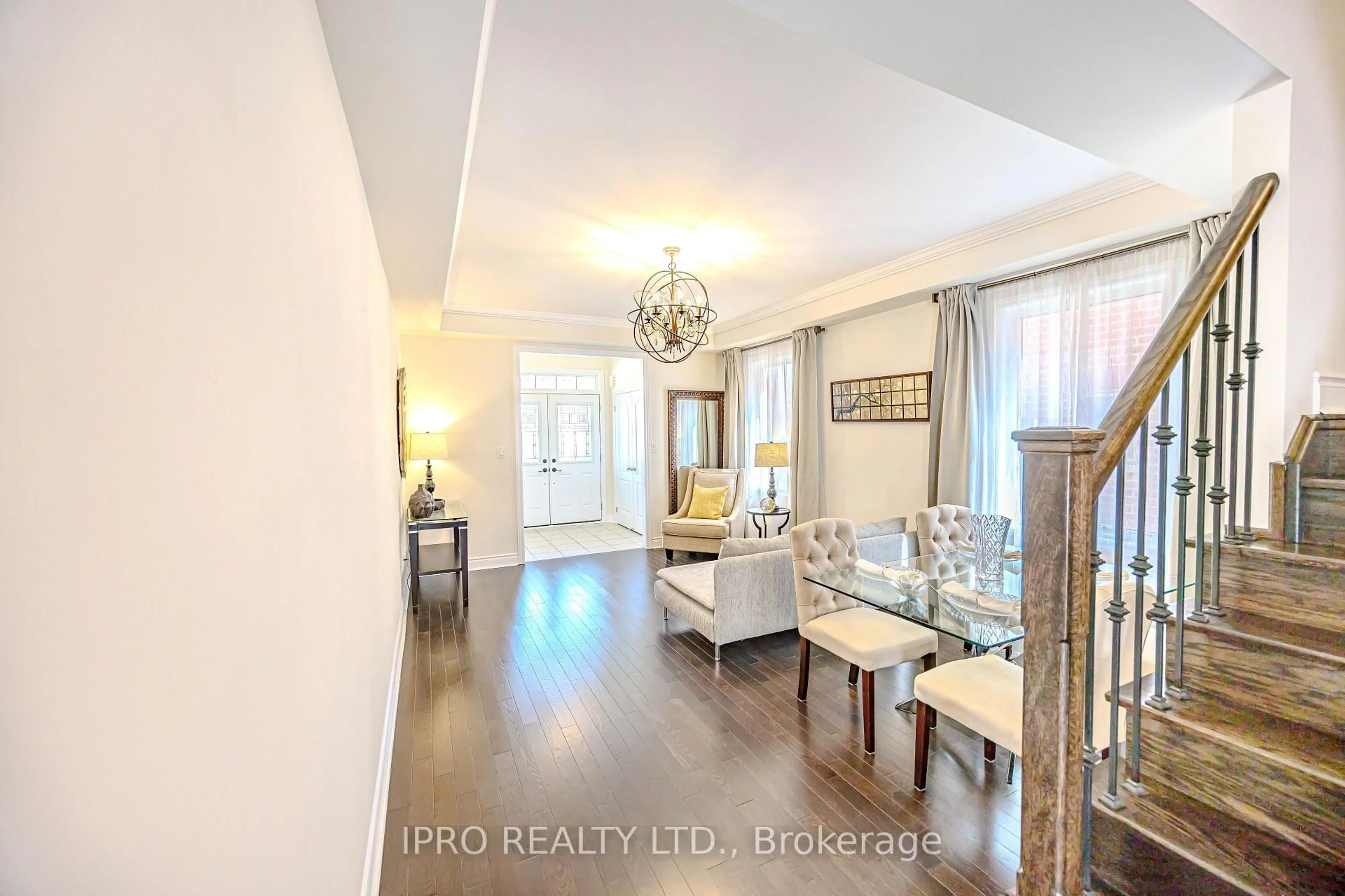 Indoor entryway for 1029 Blackhall Cres, Newmarket Ontario L3X 0B2