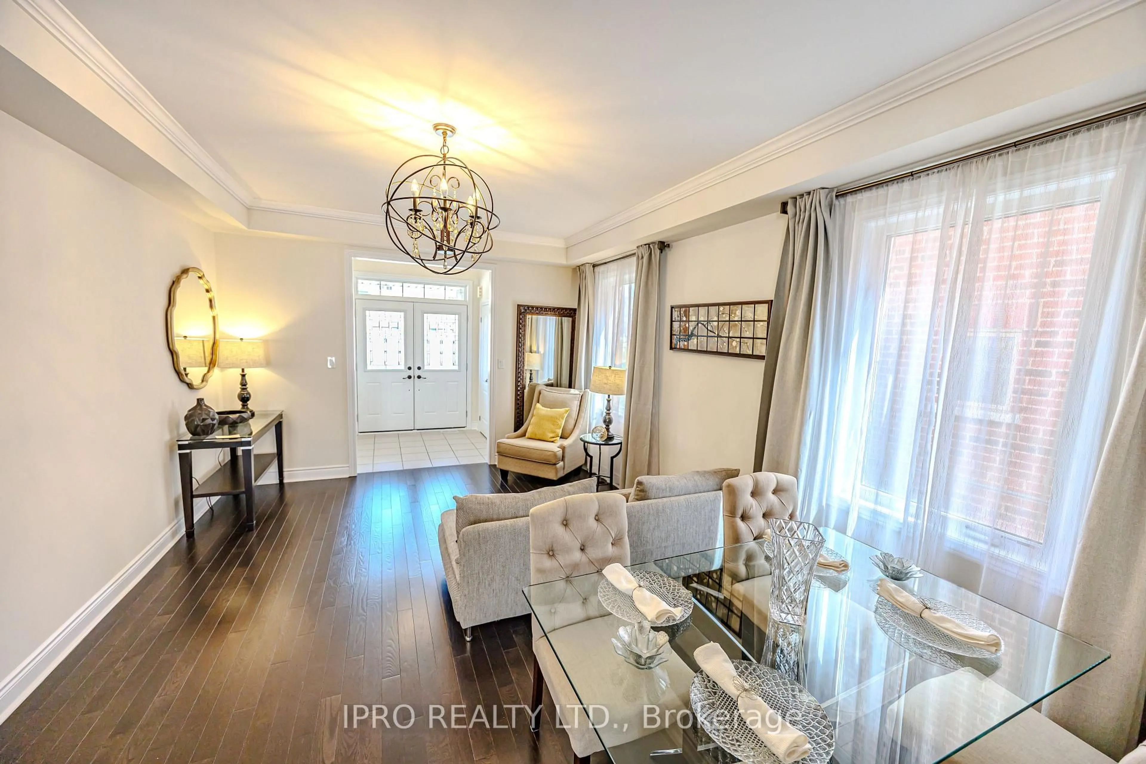 Dining room, wood/laminate floor for 1029 Blackhall Cres, Newmarket Ontario L3X 0B2