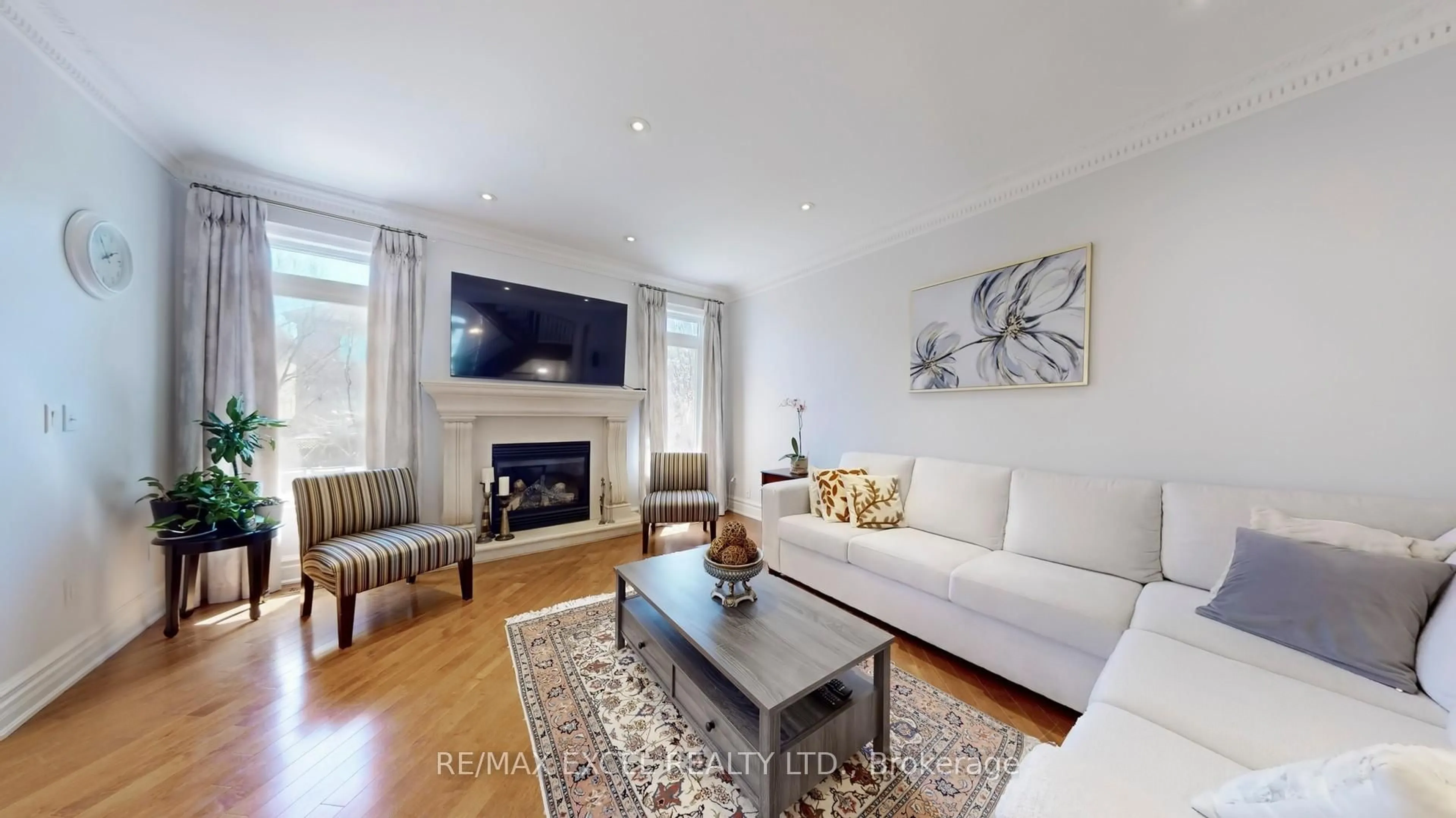 Living room with furniture, wood/laminate floor for 65 Pathlane Rd, Richmond Hill Ontario L4B 4A5
