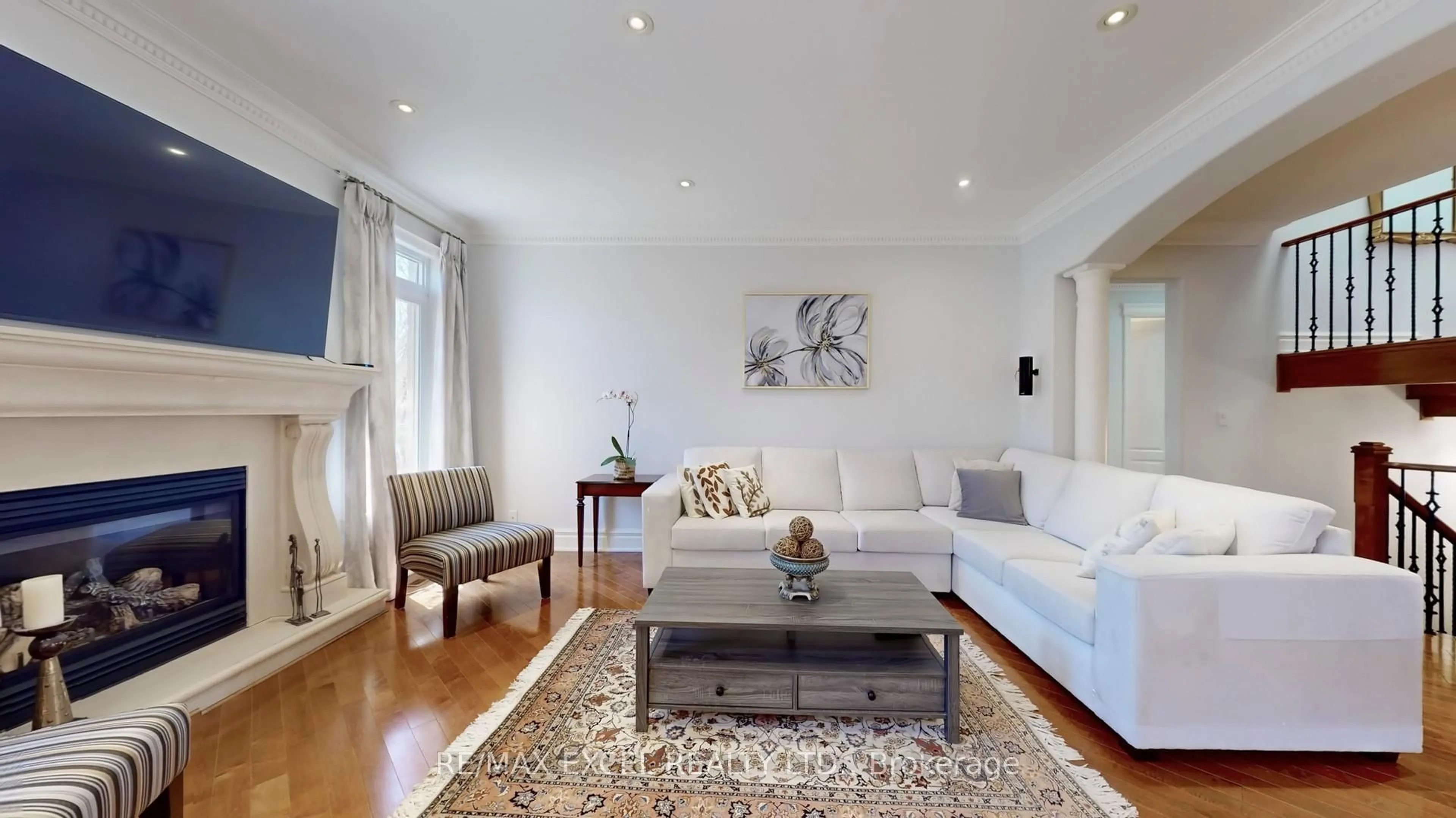 Living room with furniture, wood/laminate floor for 65 Pathlane Rd, Richmond Hill Ontario L4B 4A5