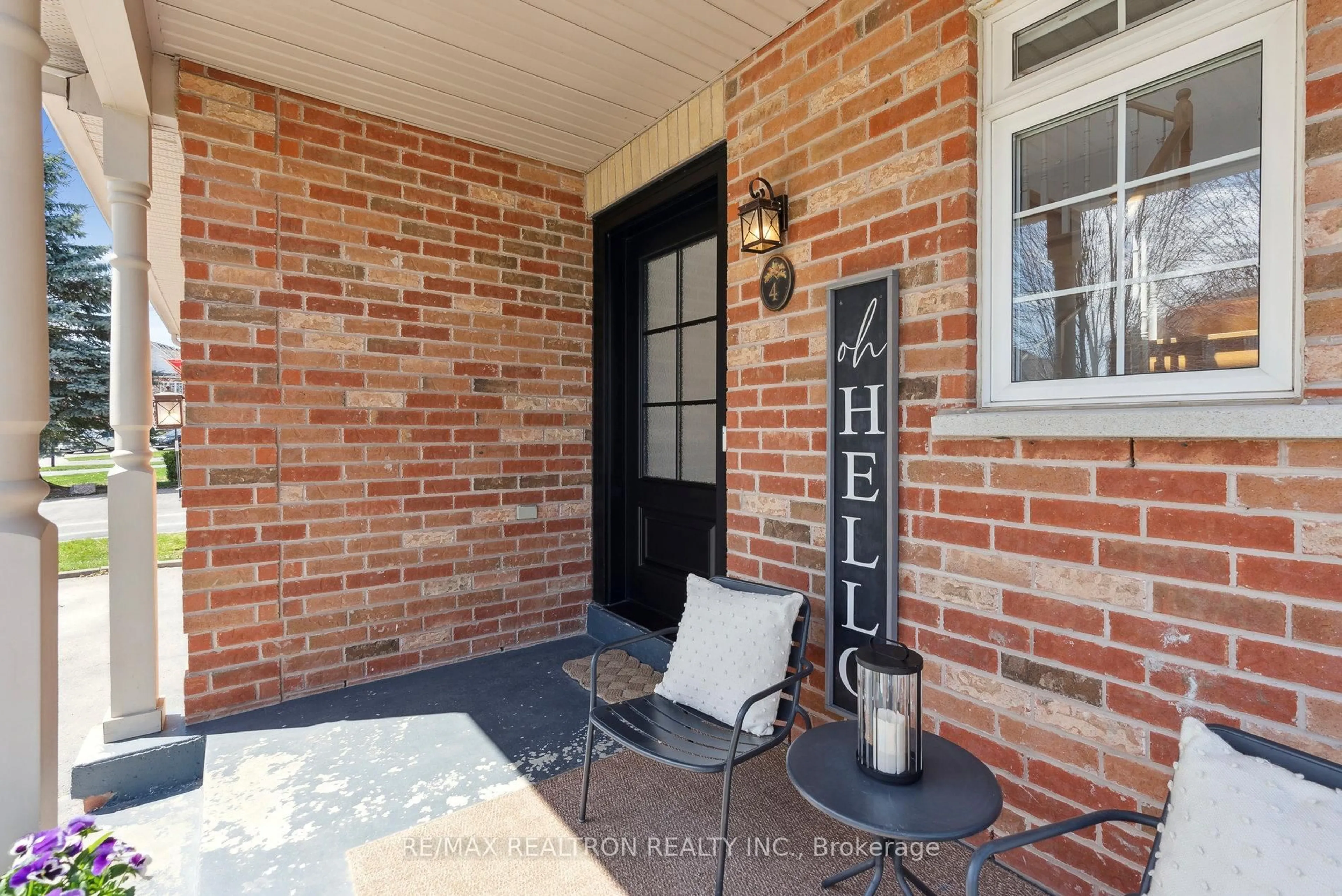 Indoor entryway for 4 Caseton Cres, Uxbridge Ontario L9P 1Z8
