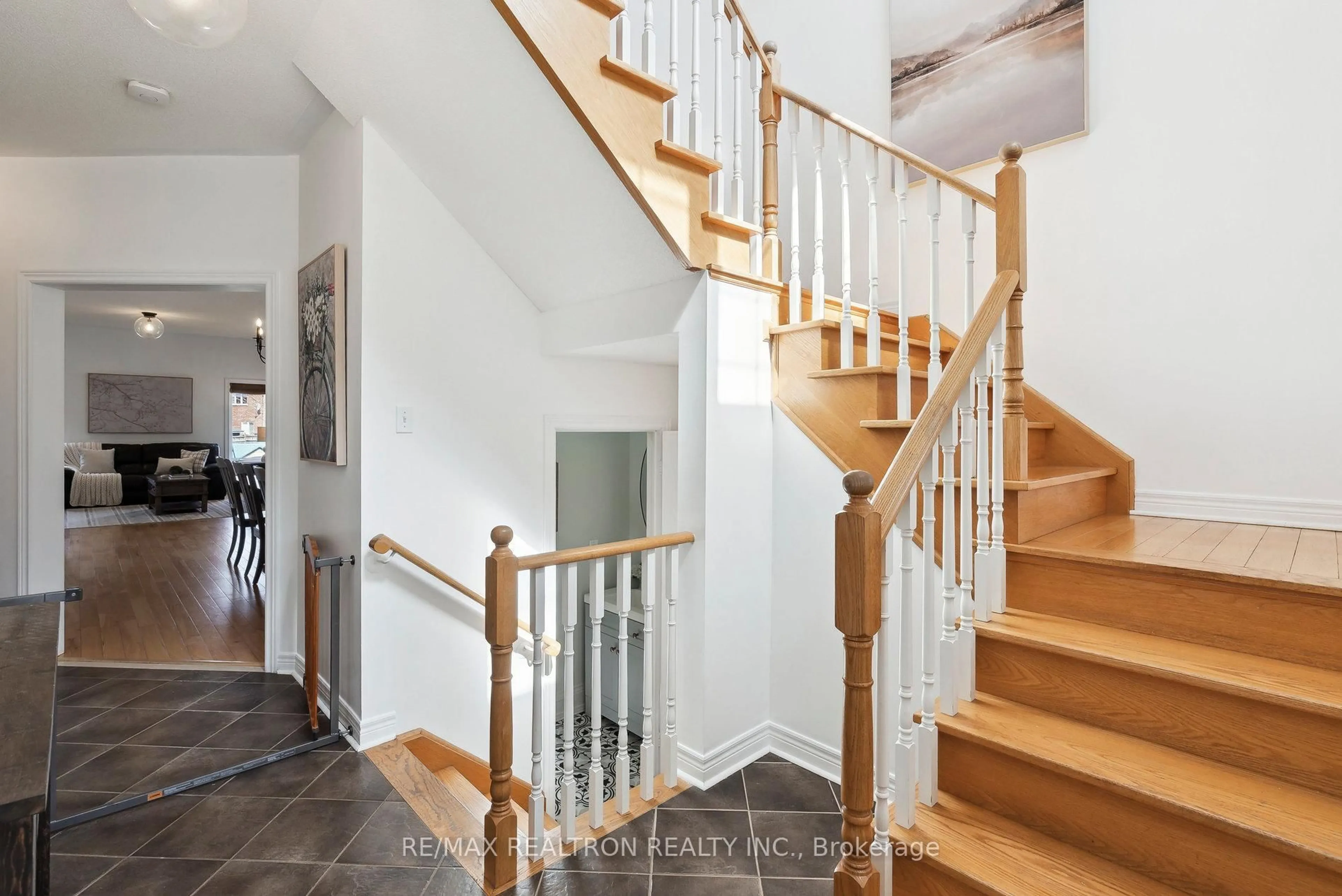 Stairs for 4 Caseton Cres, Uxbridge Ontario L9P 1Z8