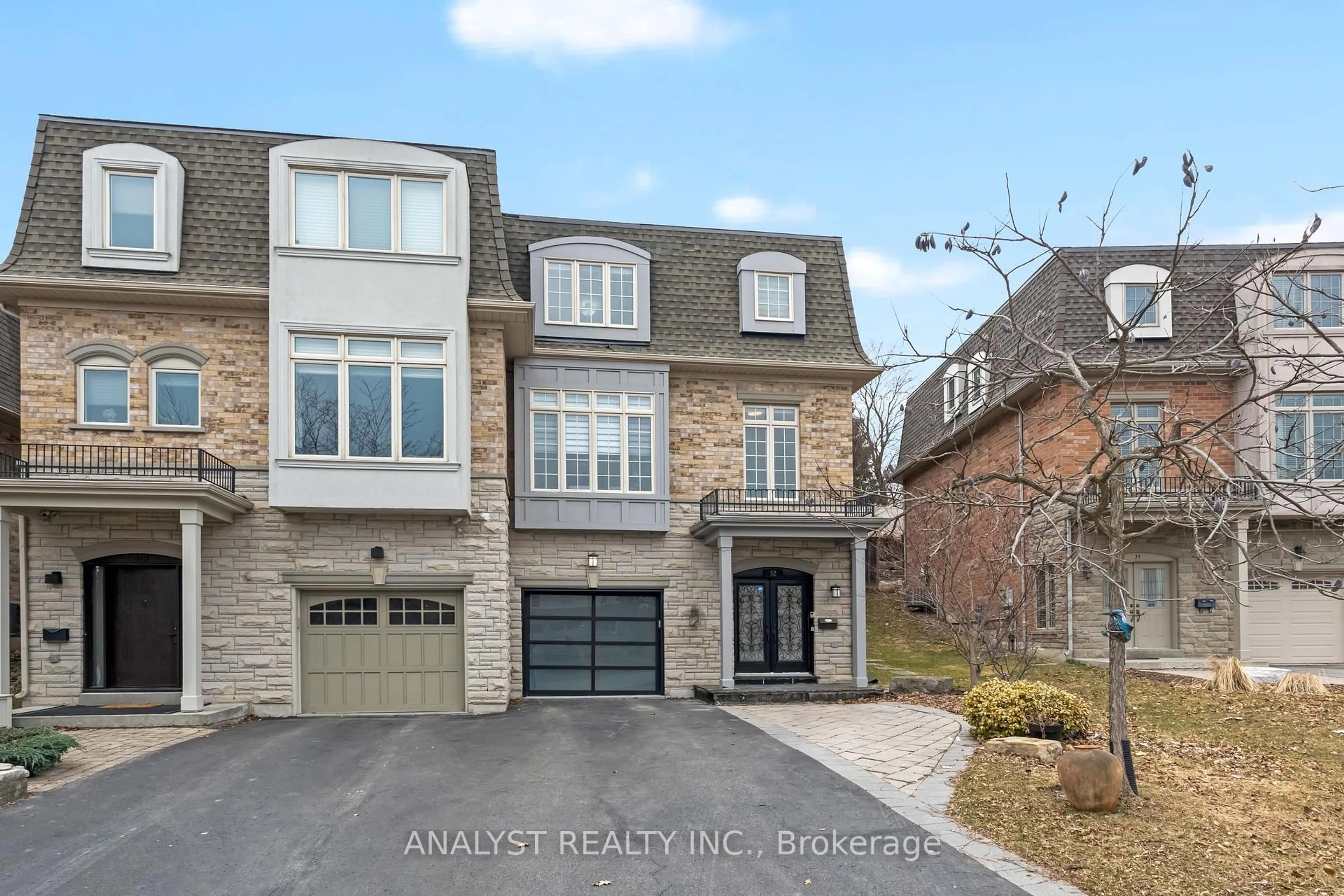 Home with brick exterior material, street for 32 Autumn Ridge Crt, Vaughan Ontario L4L 0B1