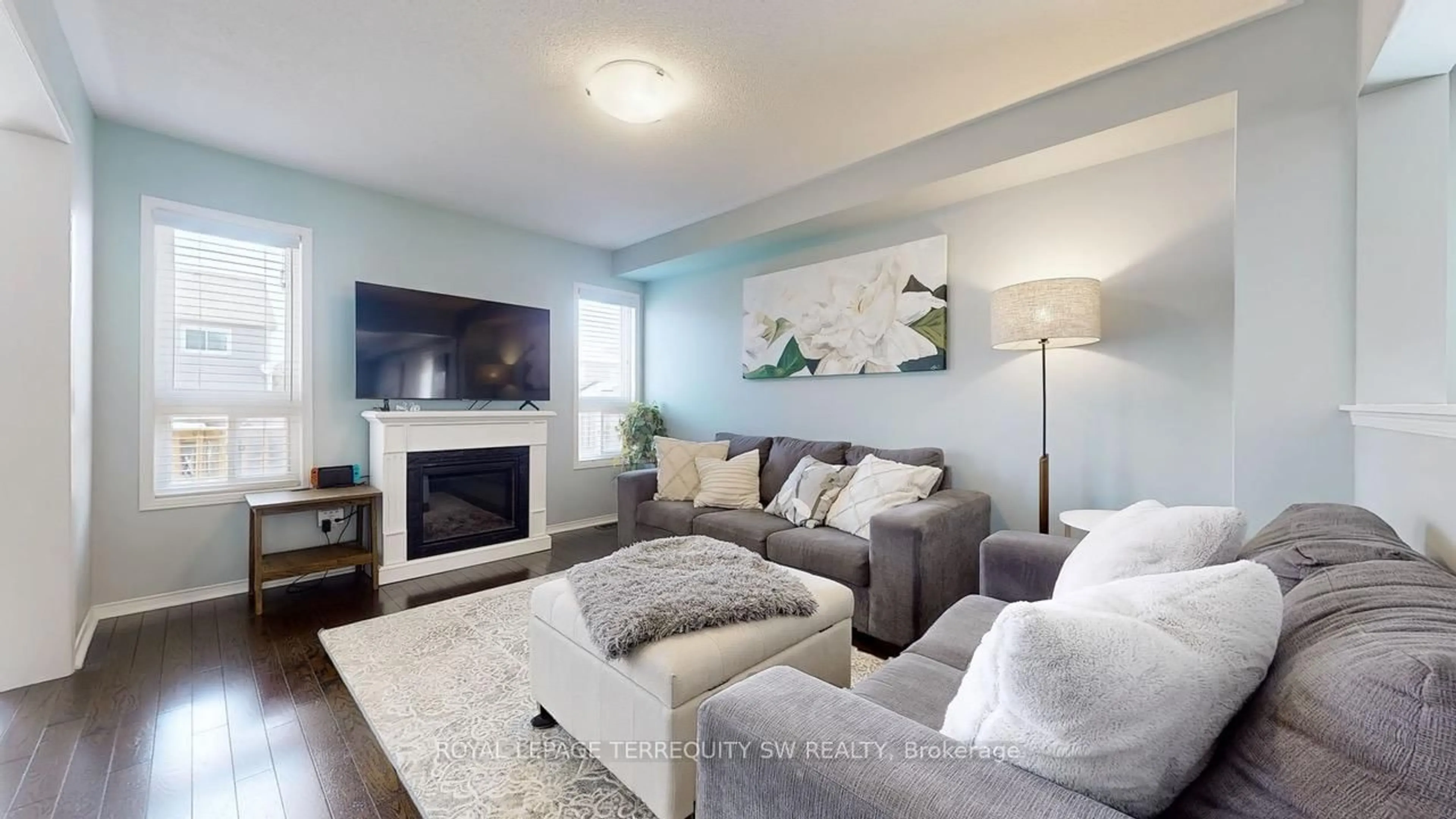 Living room with furniture, unknown for 343 Langford Blvd, Bradford West Gwillimbury Ontario L3Z 0P7