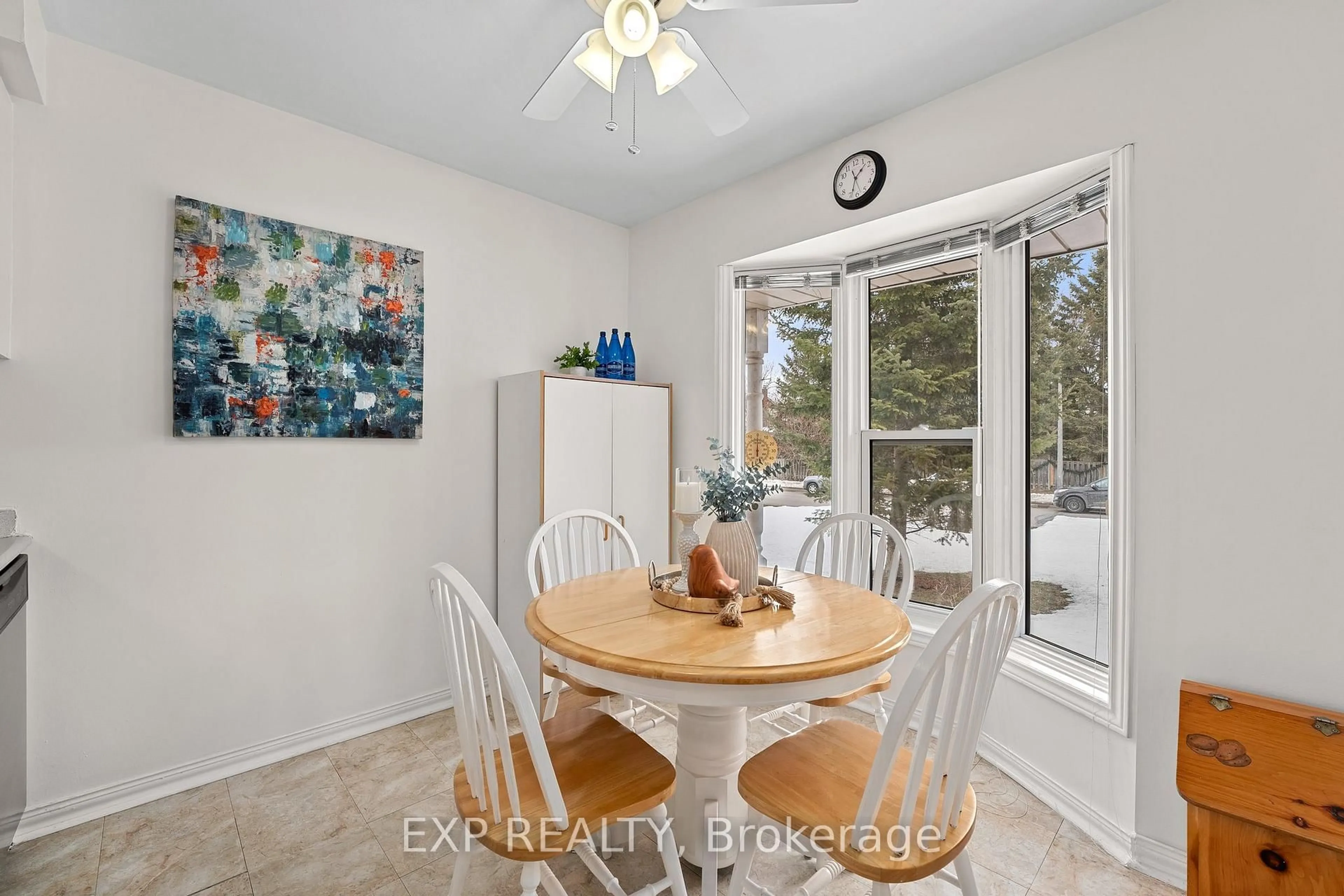 Dining room, ceramic/tile floor for 26 Kyle Cres, Georgina Ontario L4P 3P5