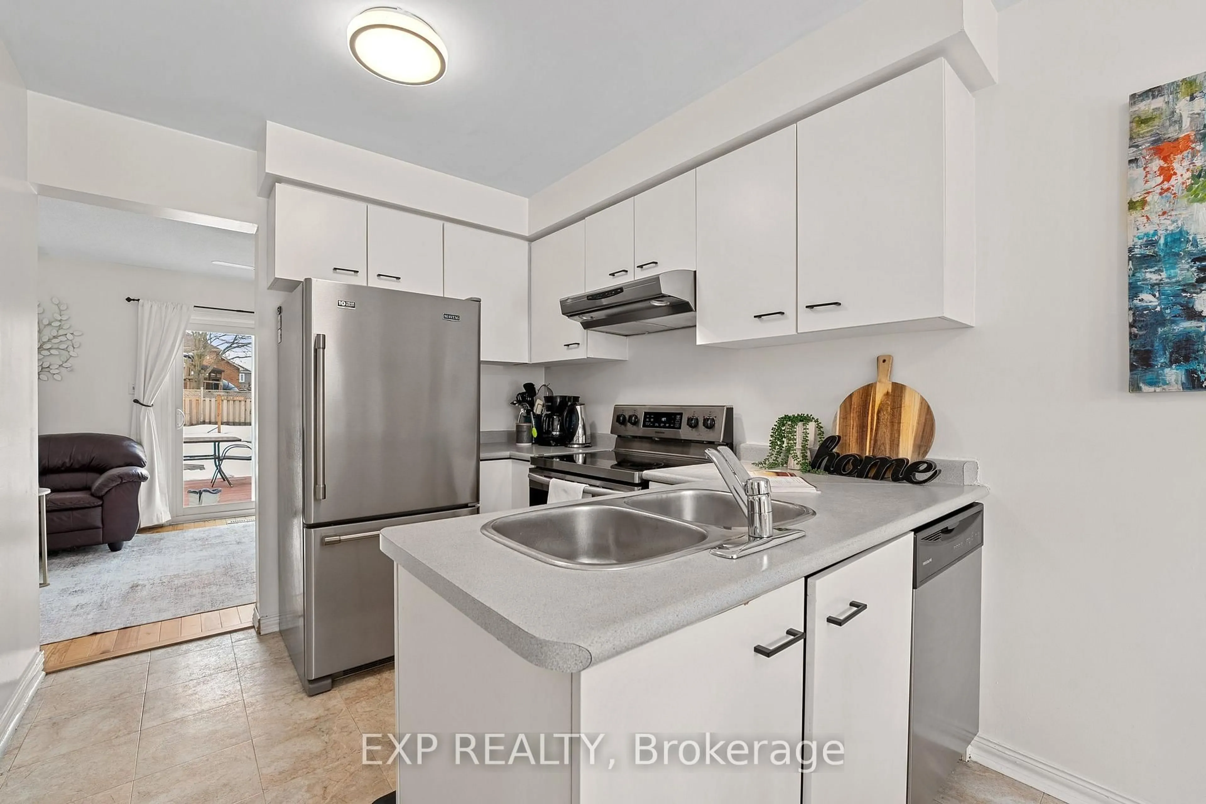 Standard kitchen, unknown for 26 Kyle Cres, Georgina Ontario L4P 3P5