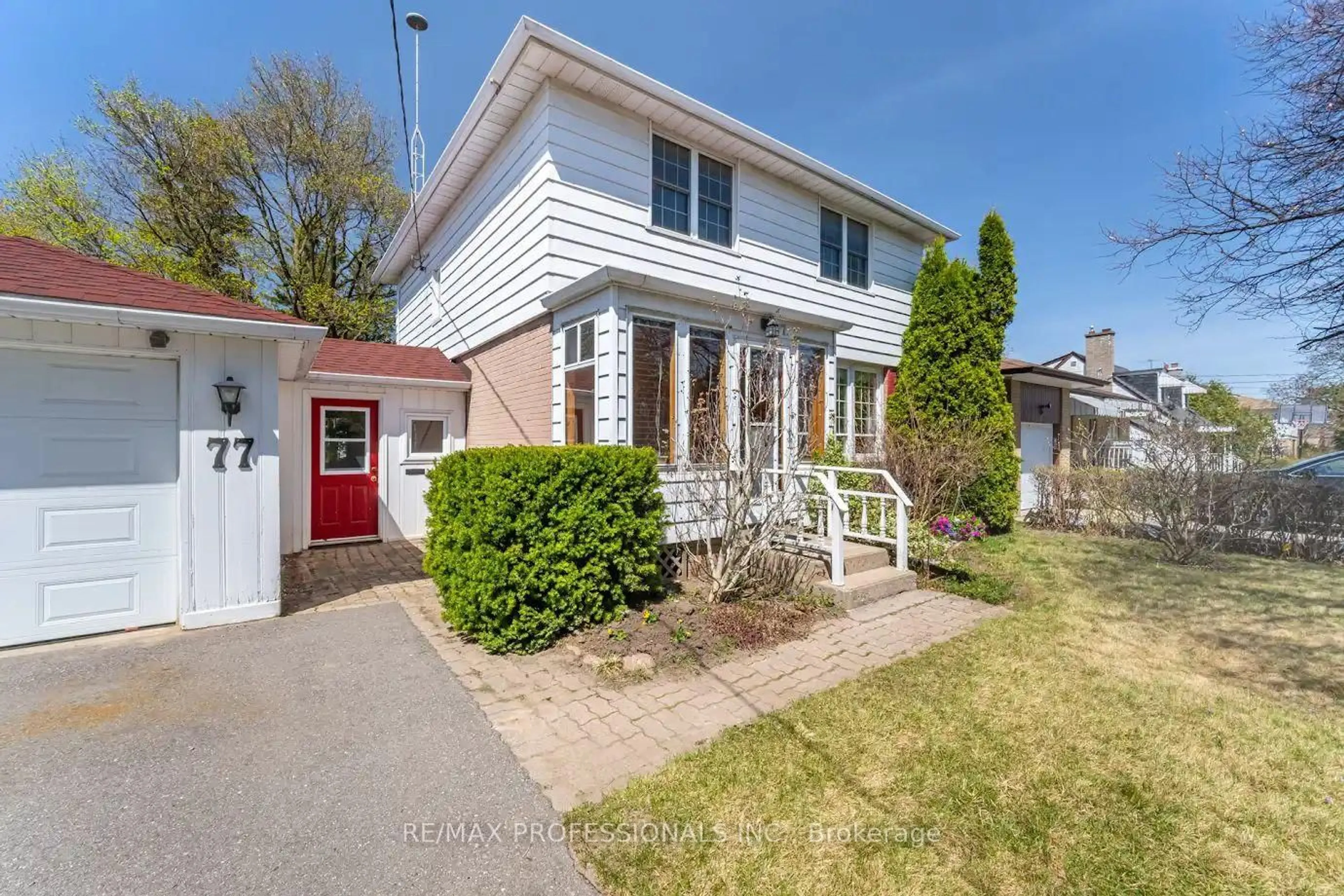 Home with brick exterior material, street for 77 Bedford Park Ave, Richmond Hill Ontario L4C 2N9
