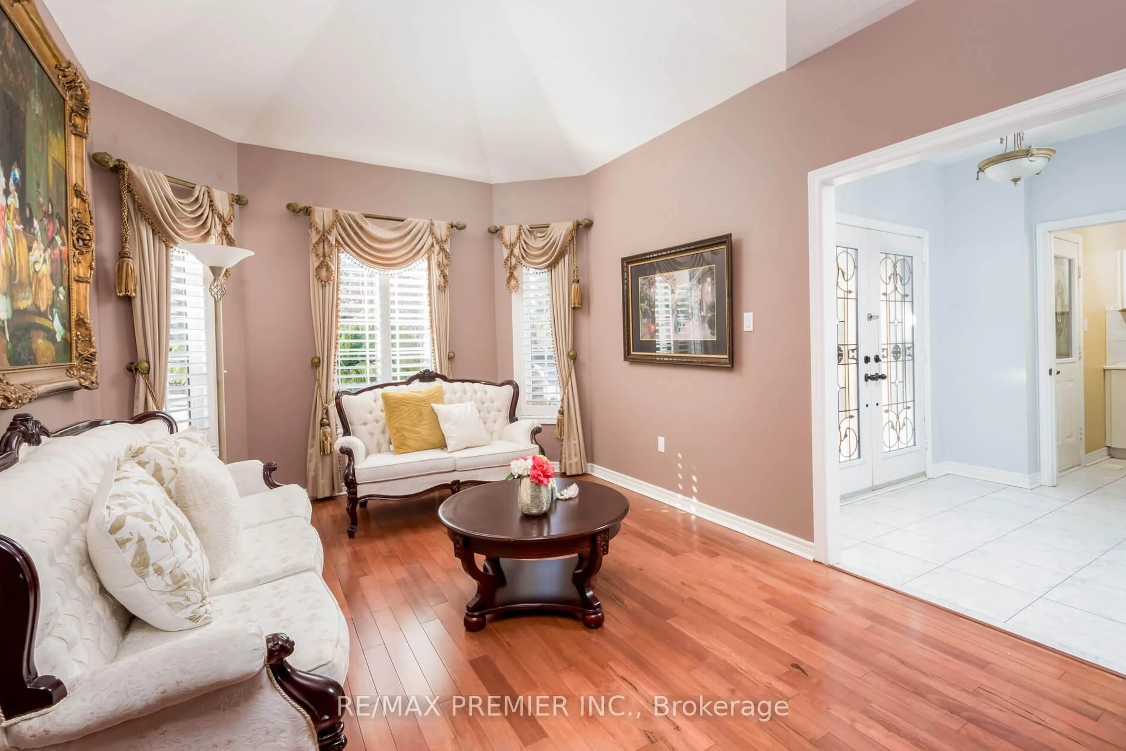 Living room with furniture, unknown for 2 Lois Dr, Vaughan Ontario L4H 1H9