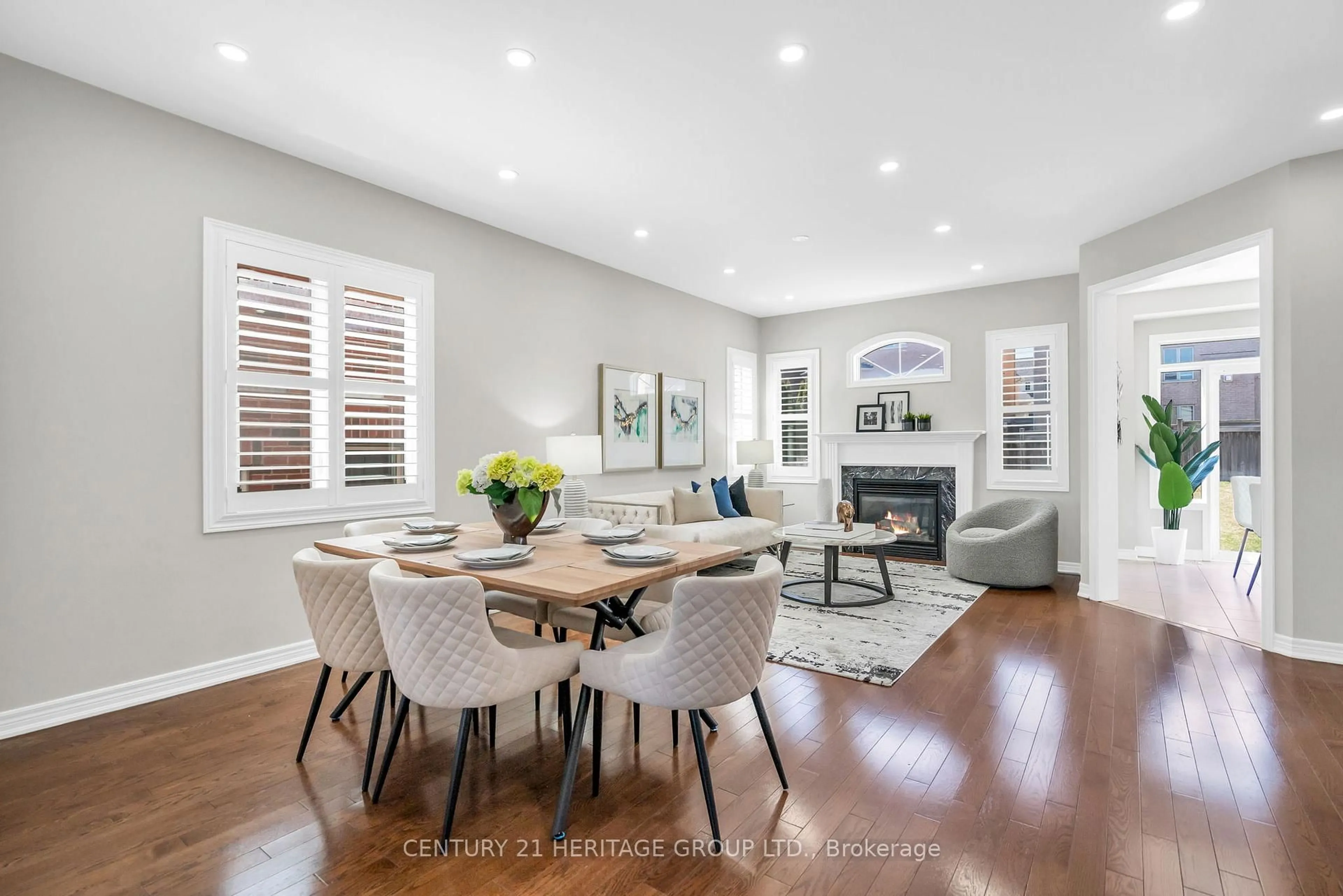 Dining room, unknown for 406 Mavrinac Blvd, Aurora Ontario L4G 0J8