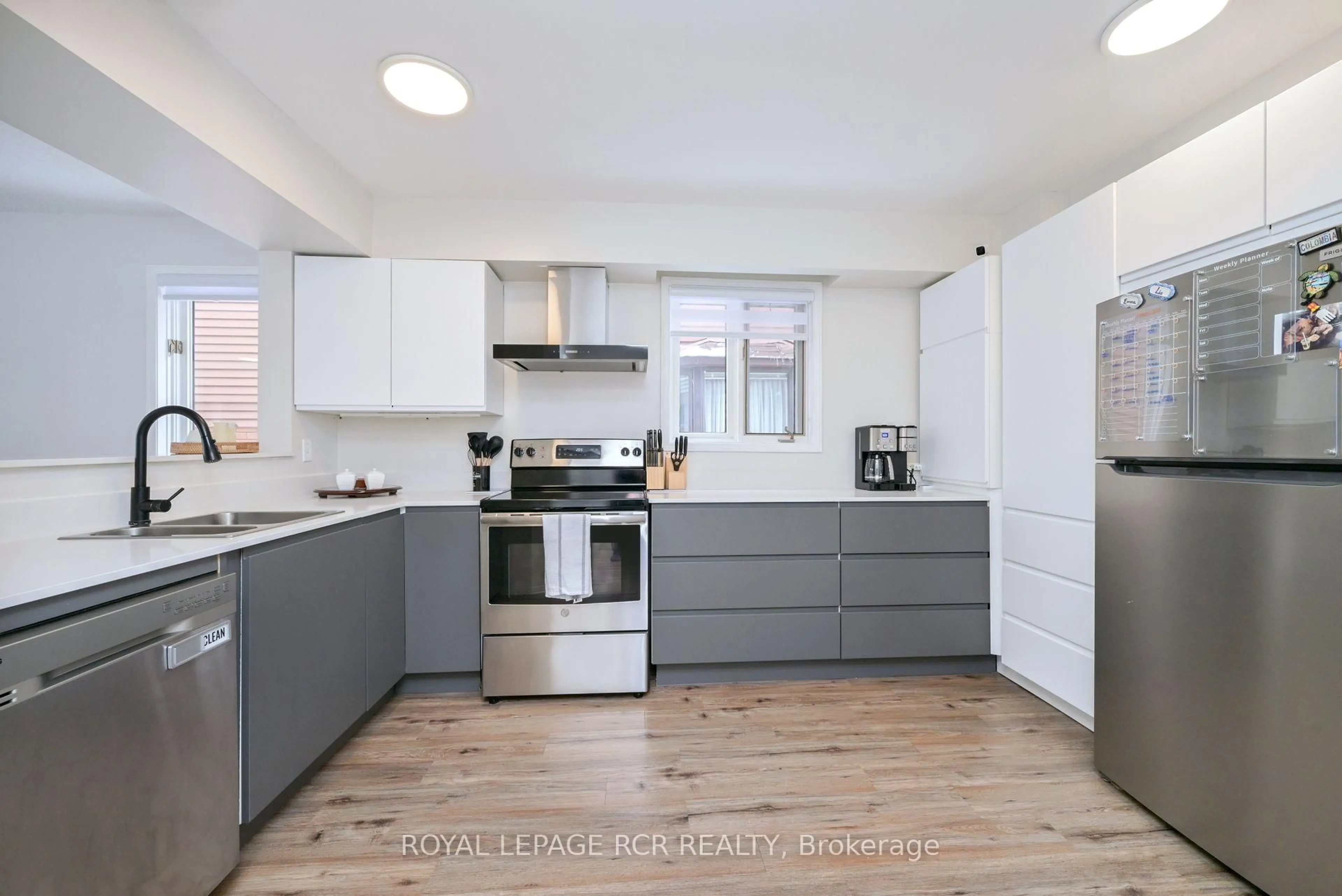 Open concept kitchen, unknown for 91 Green Briar Rd, New Tecumseth Ontario L9R 1S3