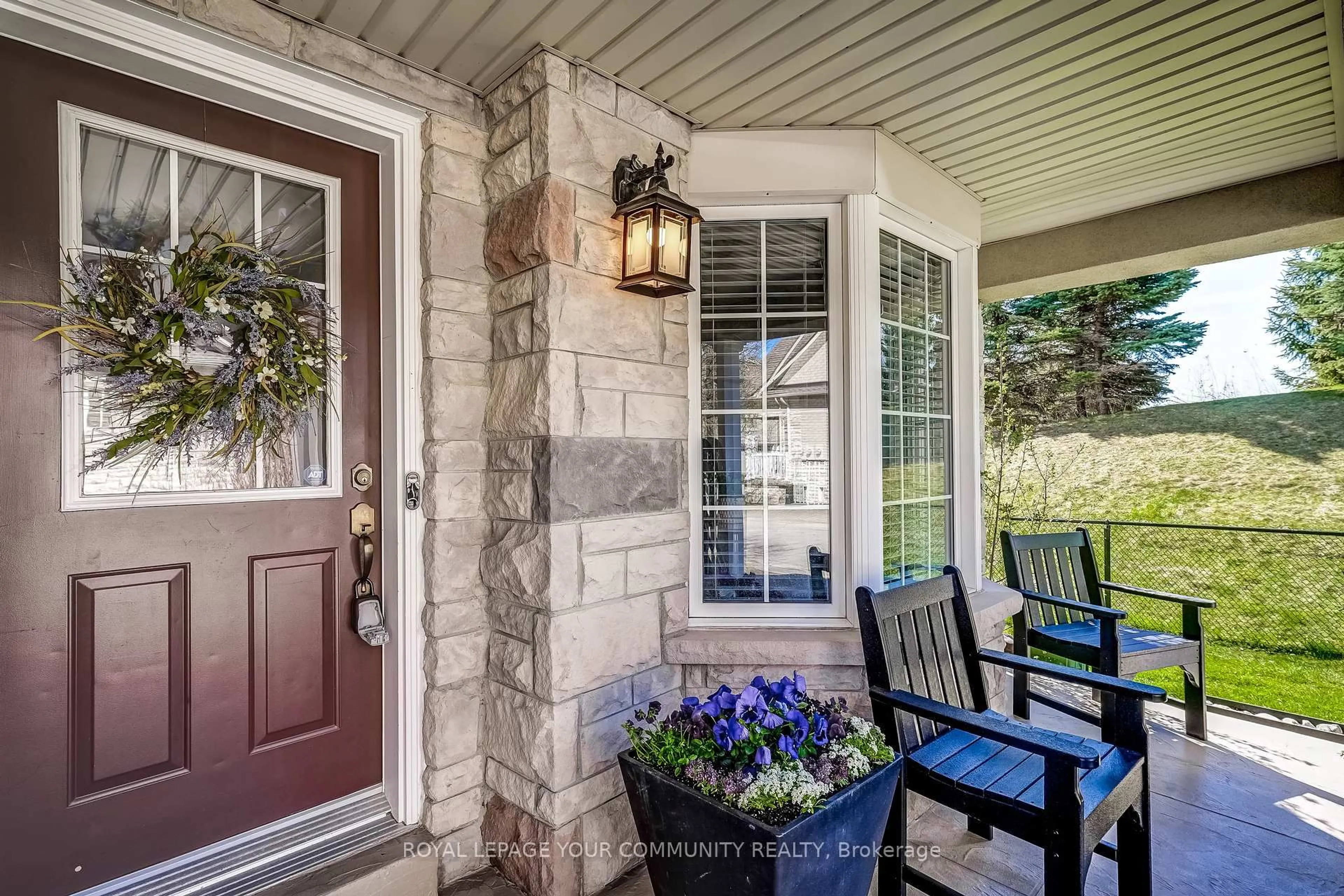 Indoor entryway for 409 Terry Carter Cres, Newmarket Ontario L3Y 9G2