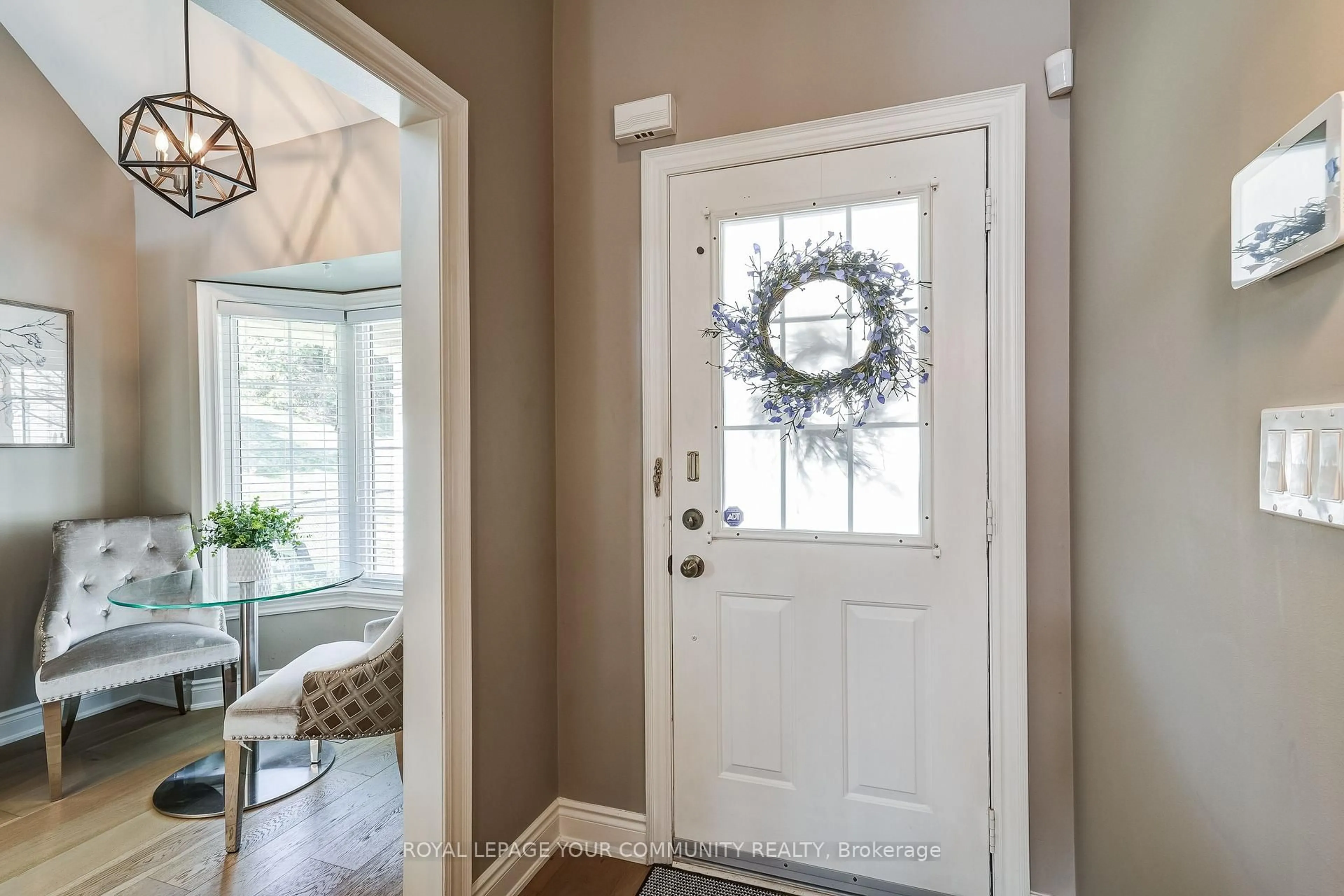 Indoor entryway for 409 Terry Carter Cres, Newmarket Ontario L3Y 9G2