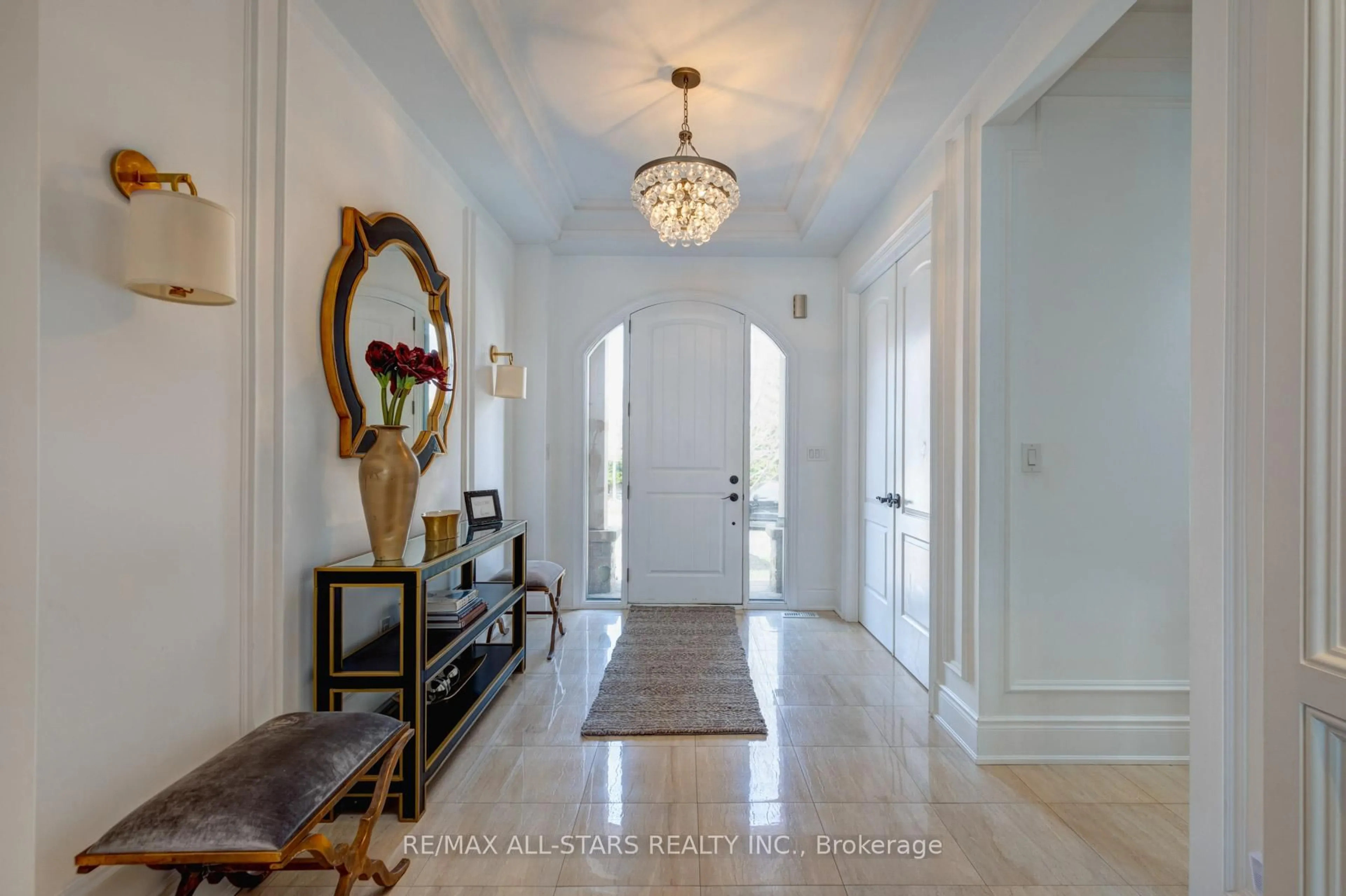 Indoor entryway for 66 Royal West Rd, Markham Ontario L6L 0L4