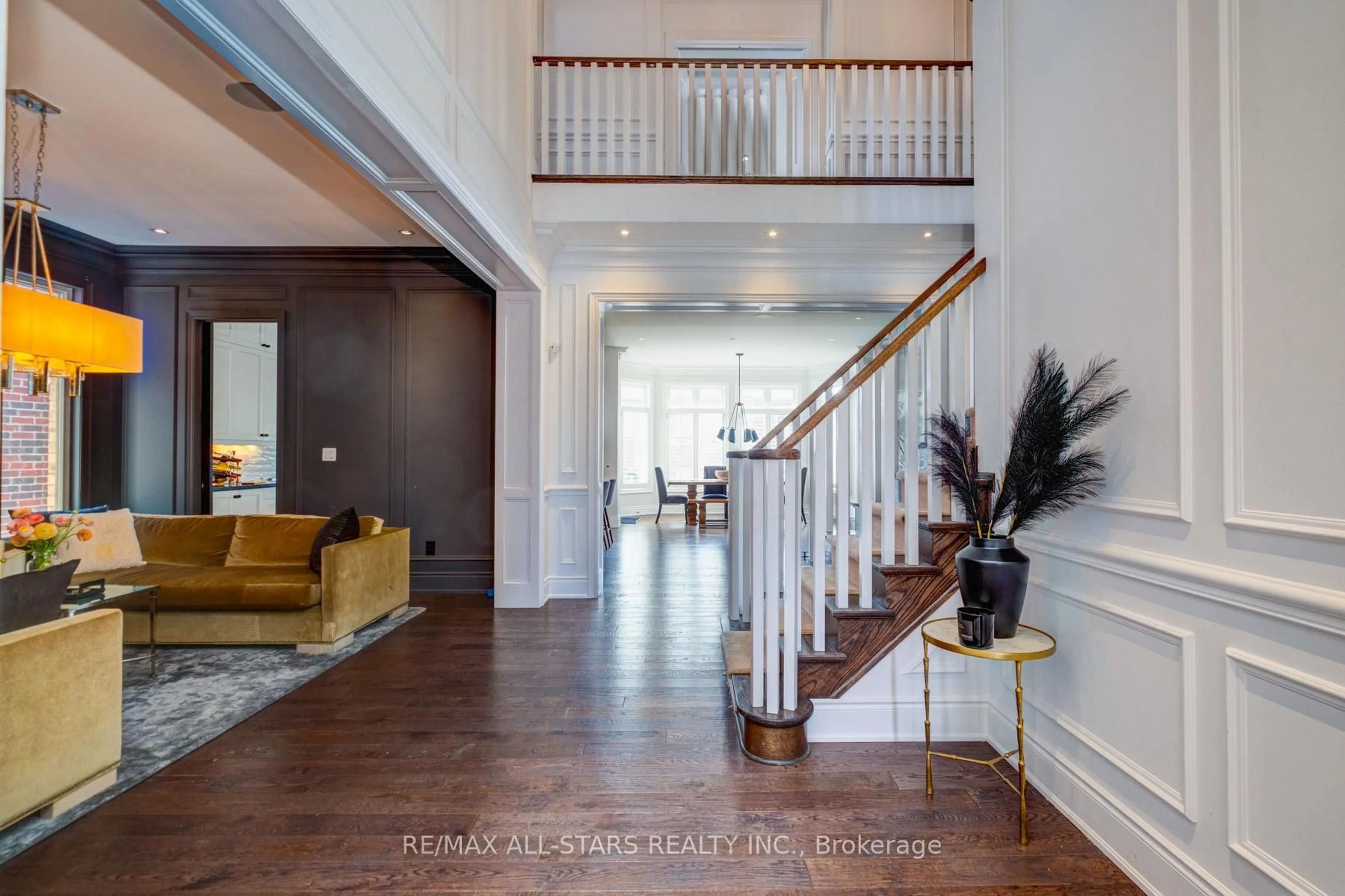 Indoor entryway for 66 Royal West Rd, Markham Ontario L6L 0L4