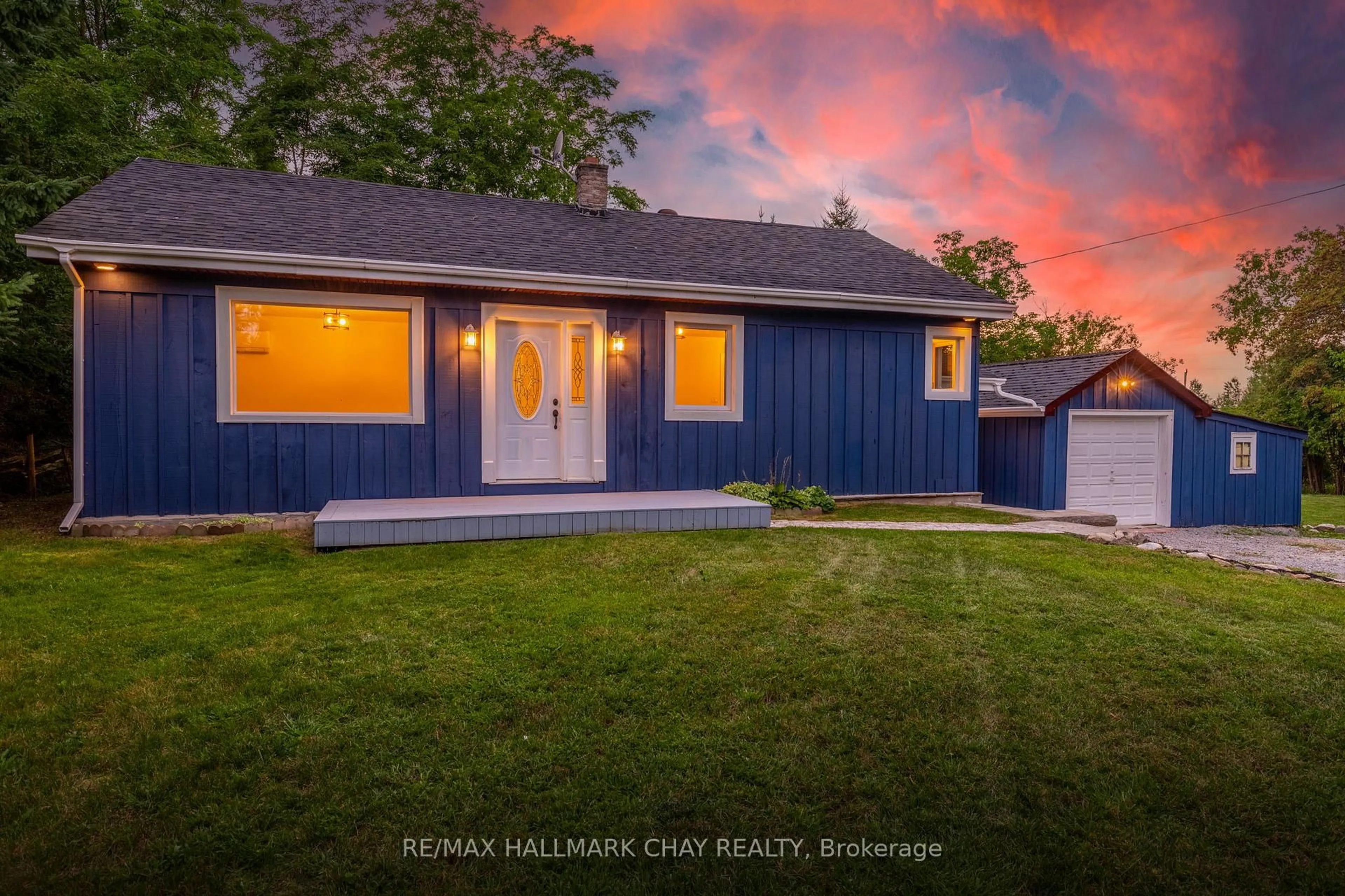 Home with vinyl exterior material, unknown for 21726 Highway 48 N/A, East Gwillimbury Ontario L0G 1M0