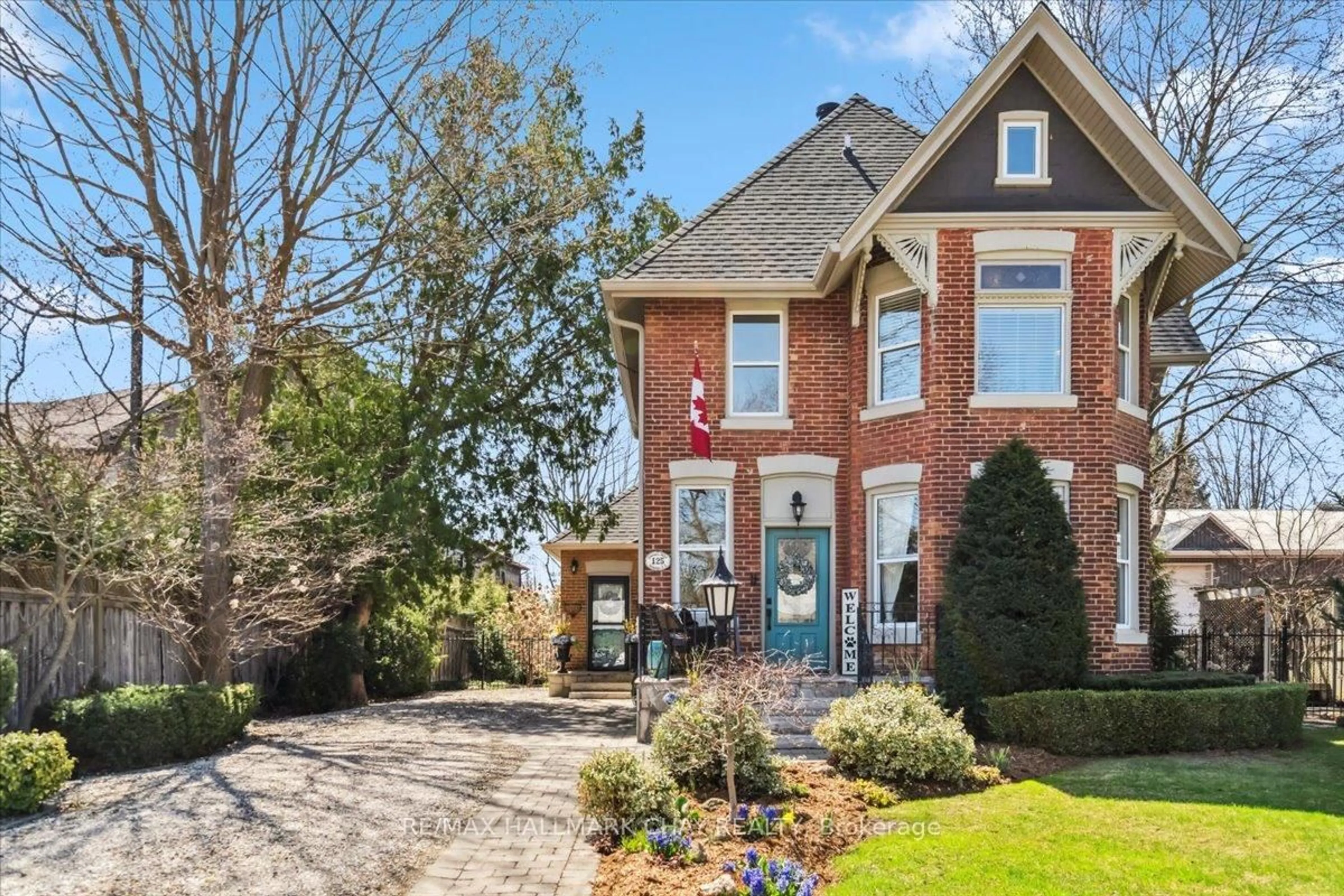 Home with brick exterior material, street for 125 Wellington St, New Tecumseth Ontario L9R 1G7