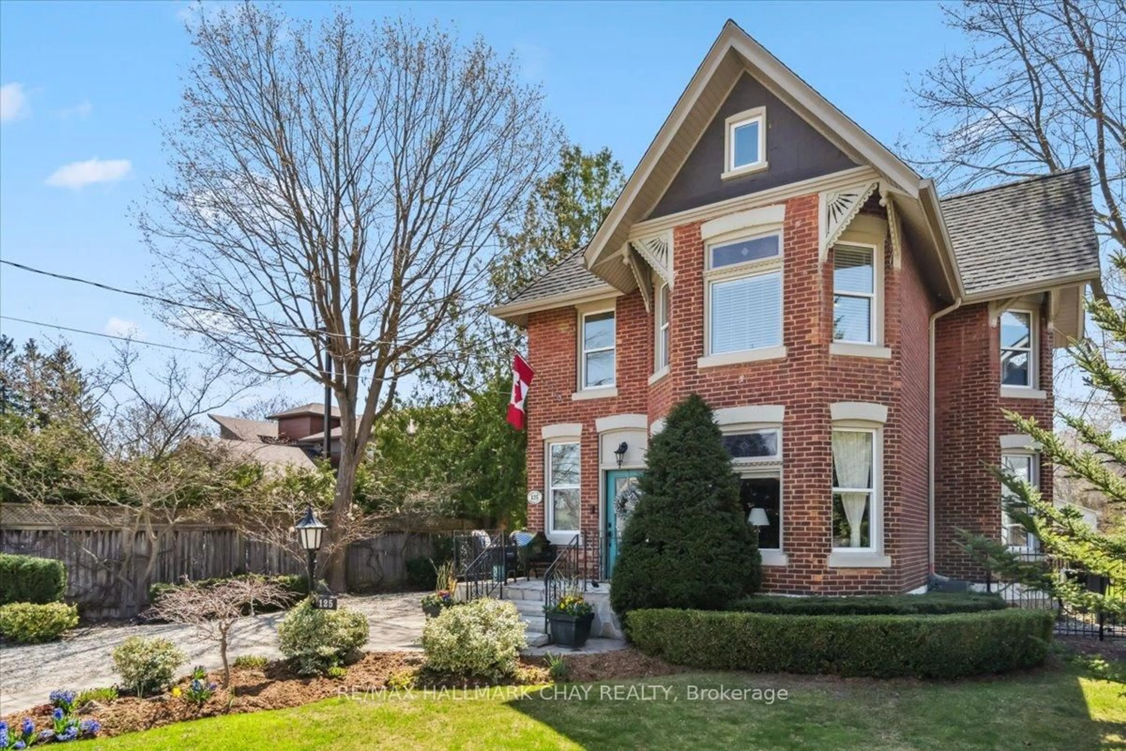 Home with brick exterior material, street for 125 Wellington St, New Tecumseth Ontario L9R 1G7