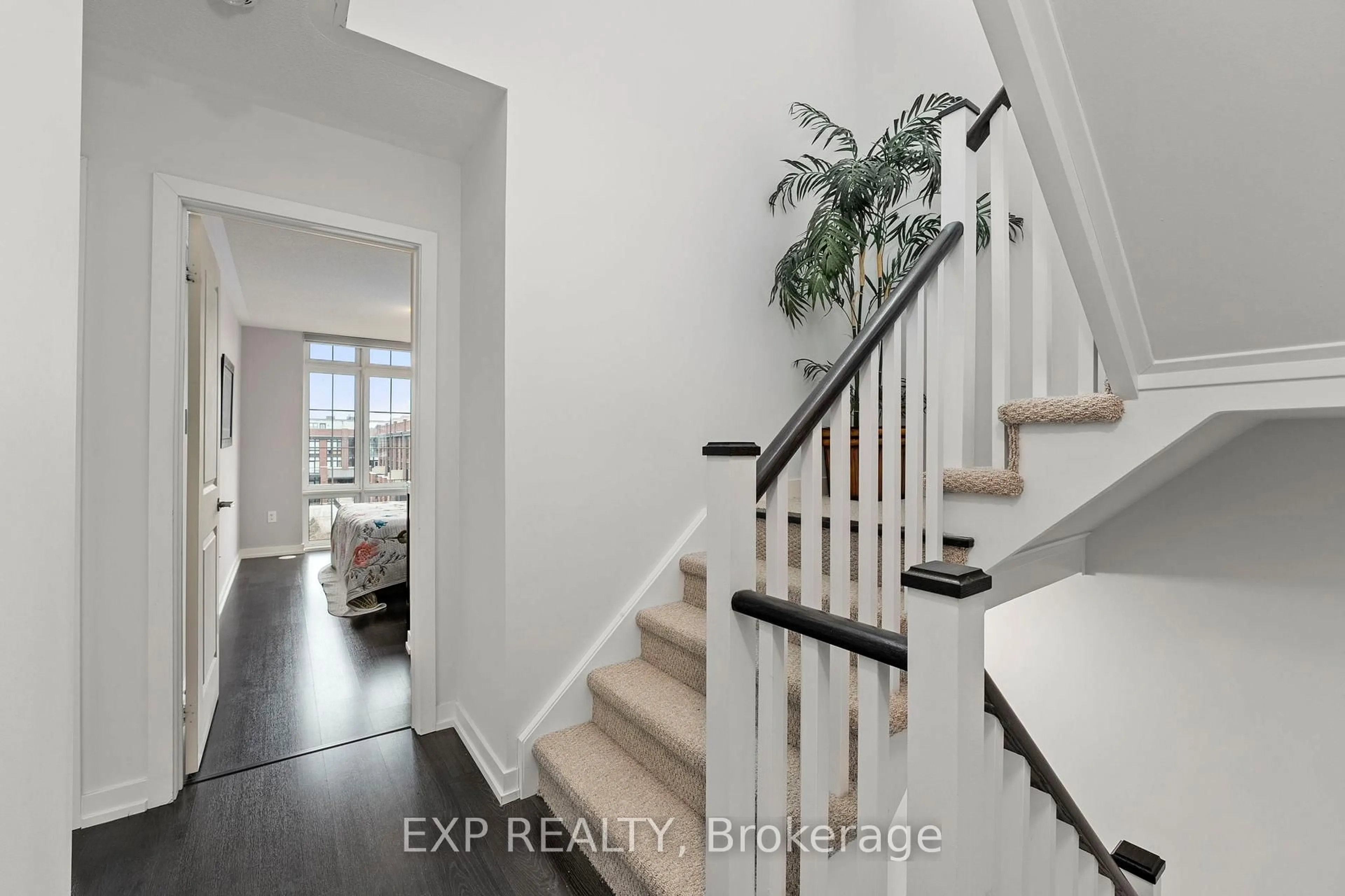 Indoor entryway for 2 Linsmore Pl #302, Whitchurch-Stouffville Ontario L4A 4T4