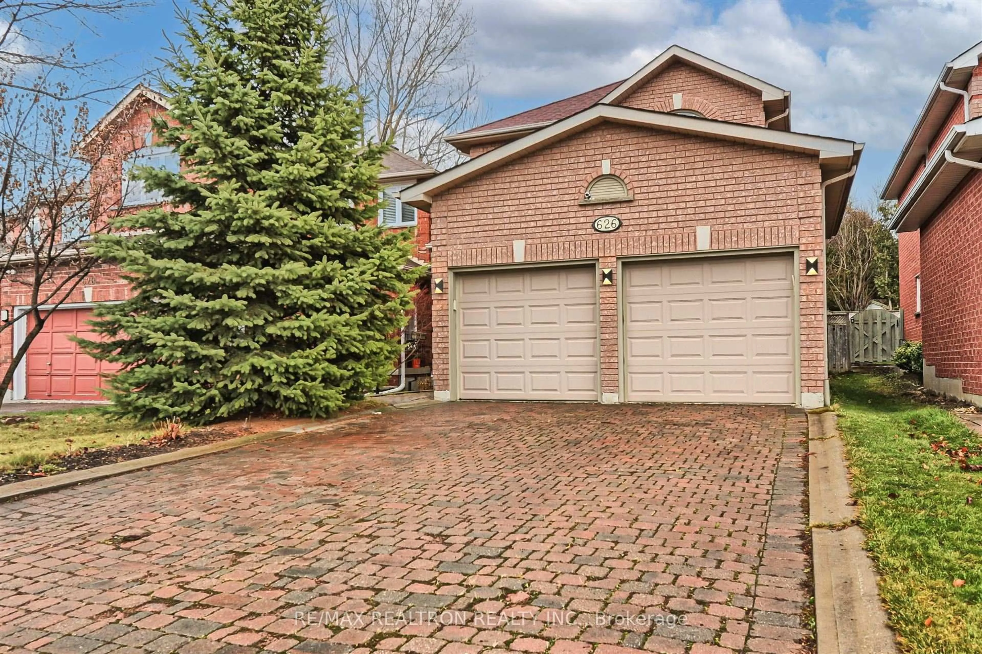 Home with brick exterior material, street for 626 College Manor Dr, Newmarket Ontario L3Y 8M7