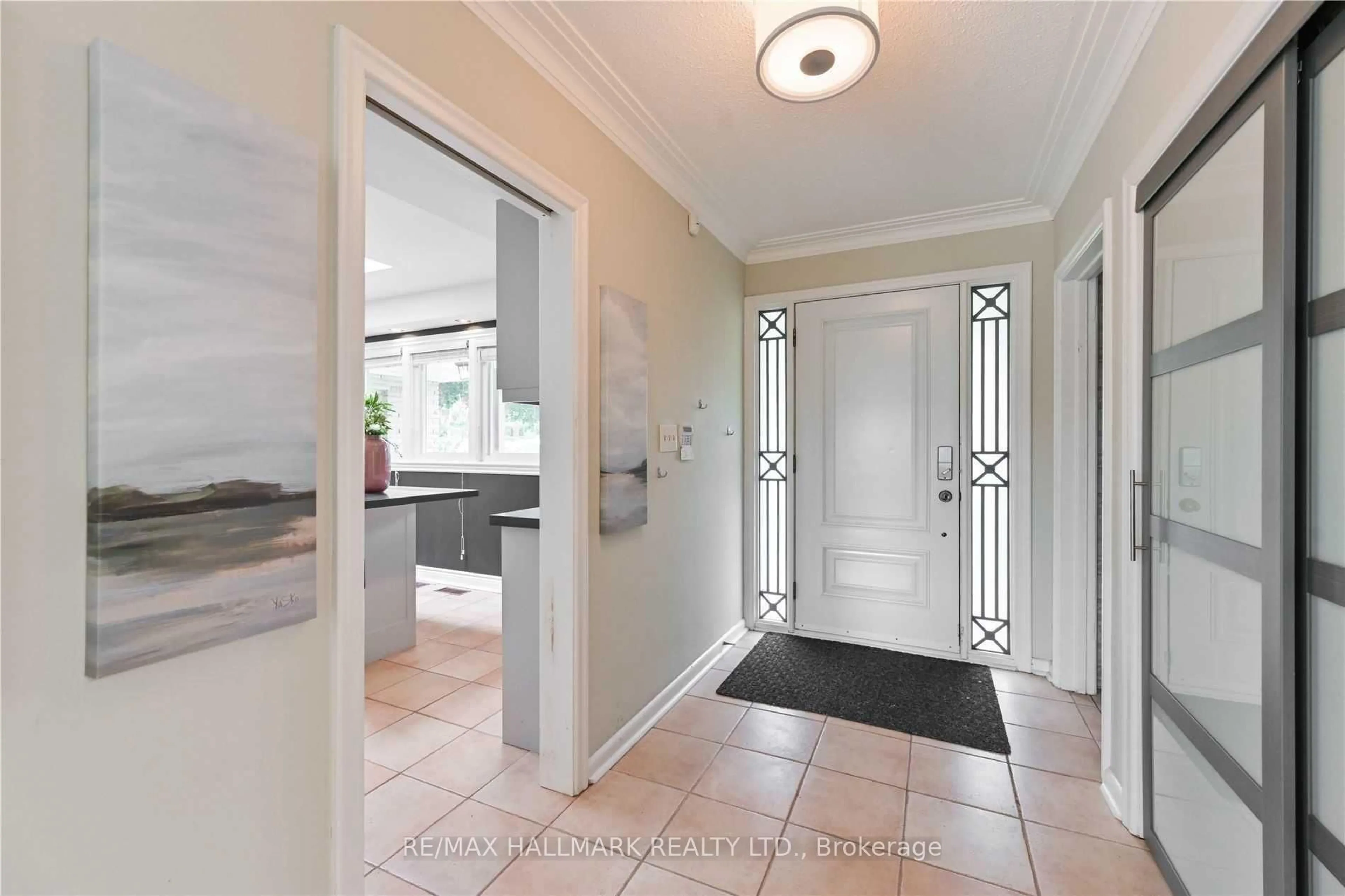 Indoor entryway for 16 Cavalier Cres, Vaughan Ontario L4J 1K5