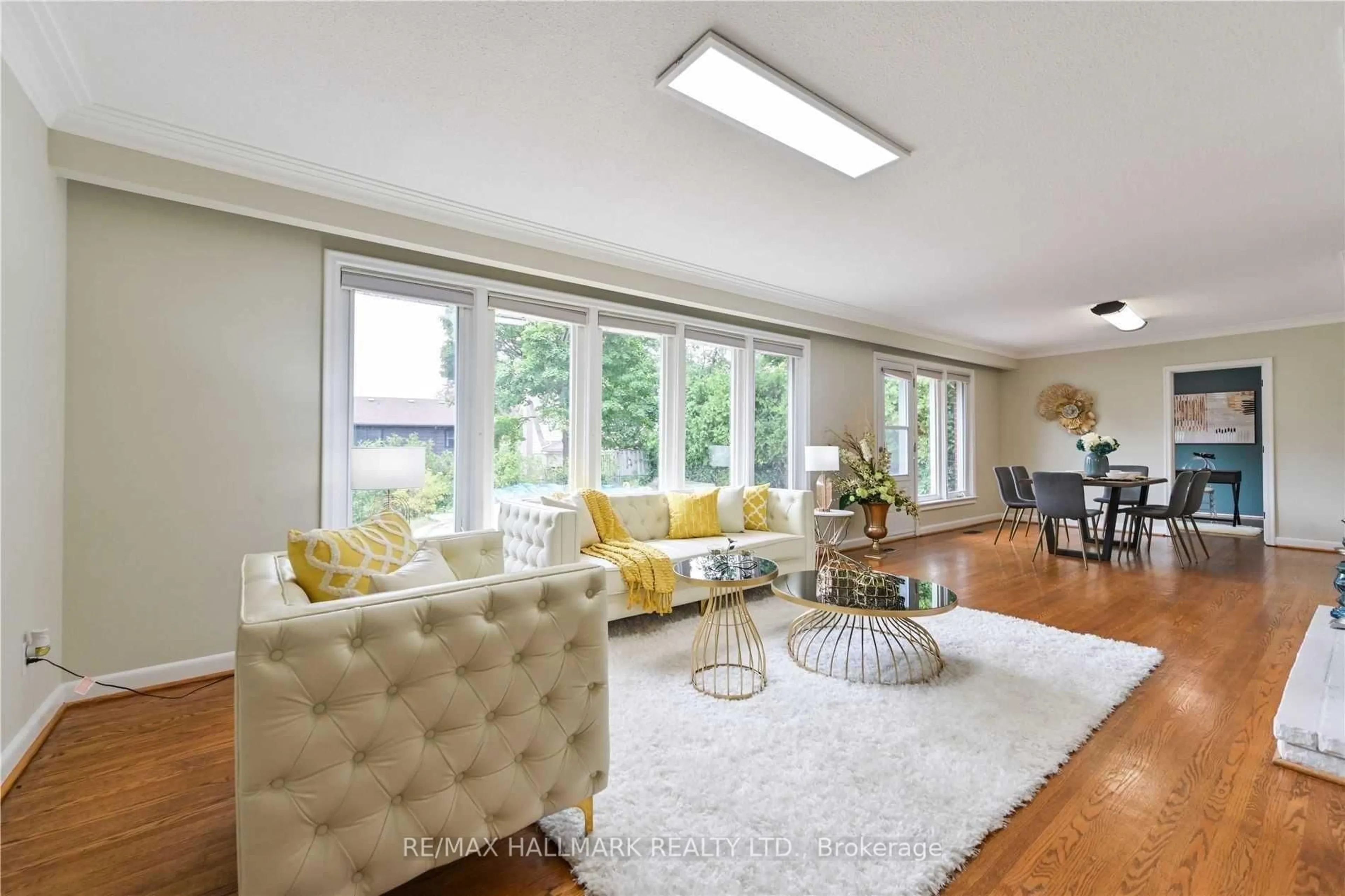Living room with furniture, unknown for 16 Cavalier Cres, Vaughan Ontario L4J 1K5