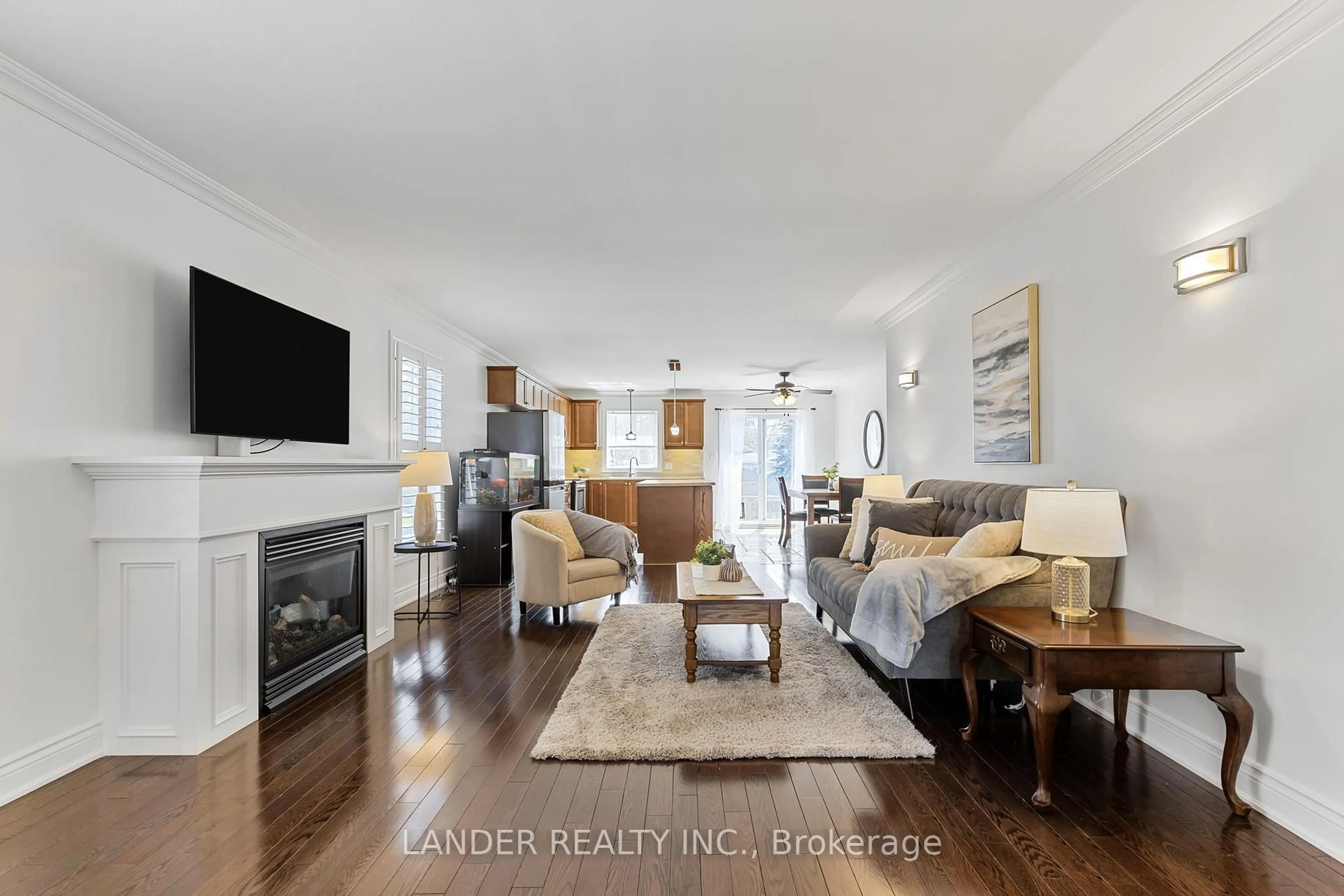 Living room with furniture, unknown for 235 Elm Ave, Georgina Ontario L4P 2V4
