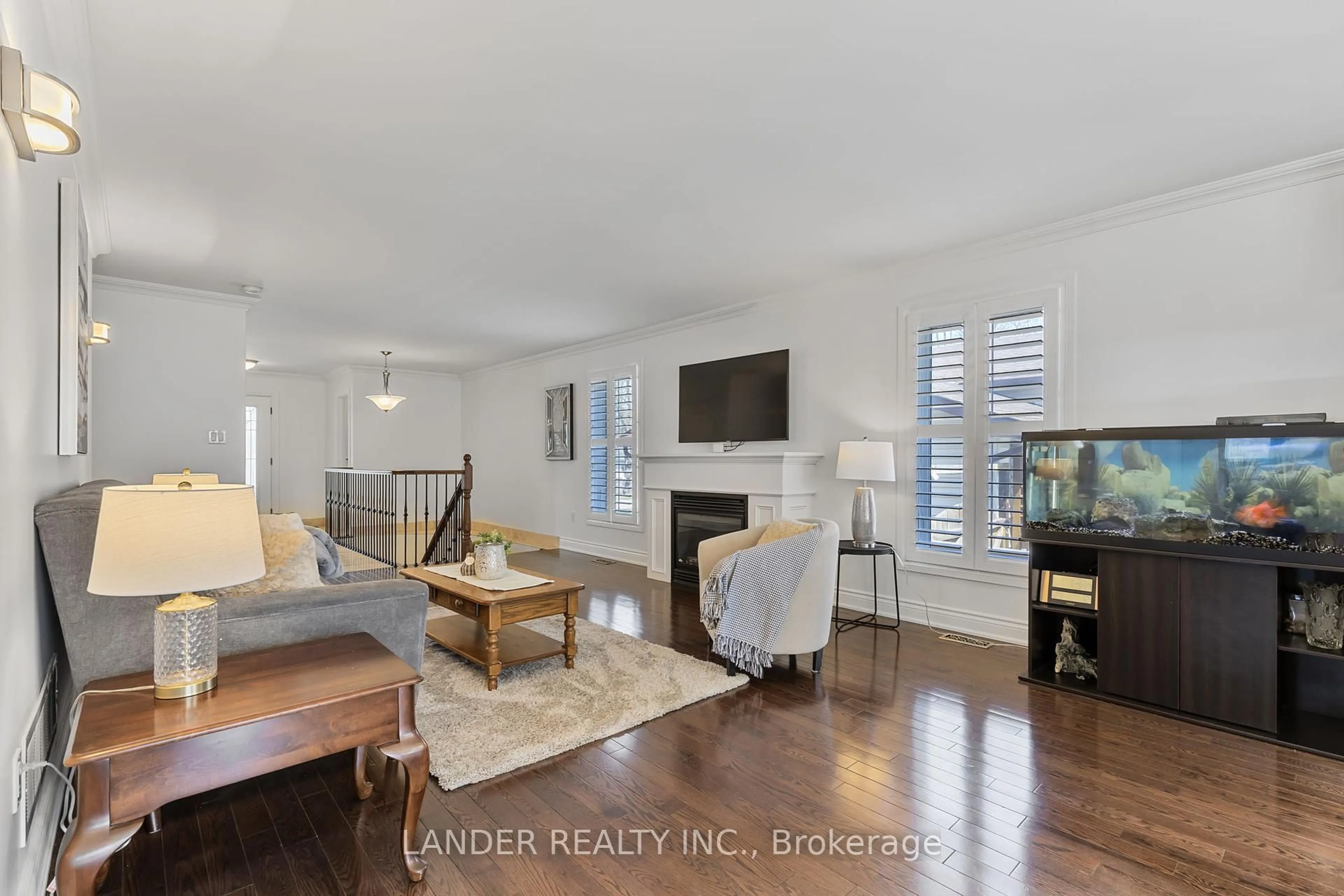 Living room with furniture, unknown for 235 Elm Ave, Georgina Ontario L4P 2V4