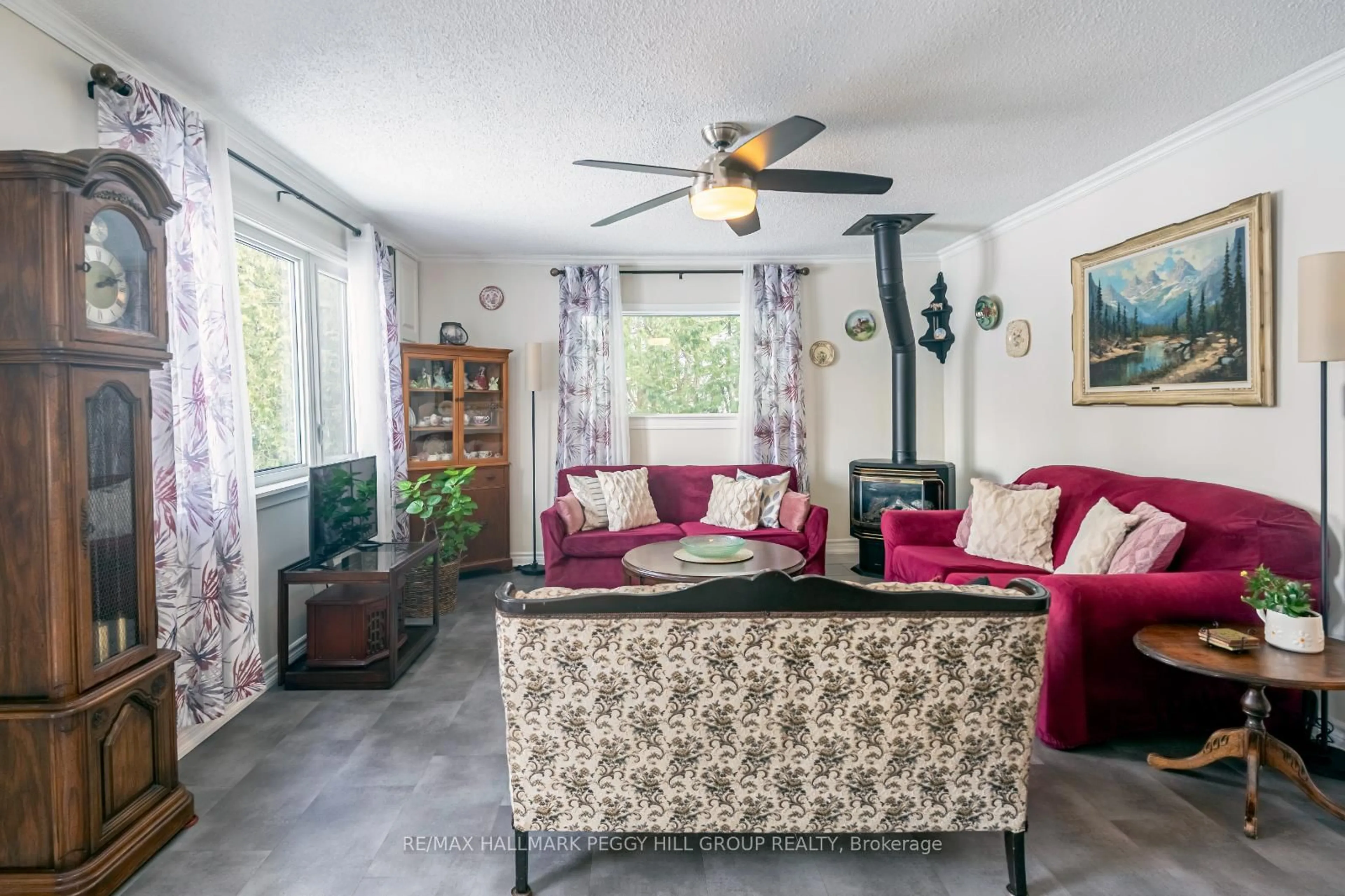 Living room with furniture, unknown for 759 Florence Rd, Innisfil Ontario L9S 2E2