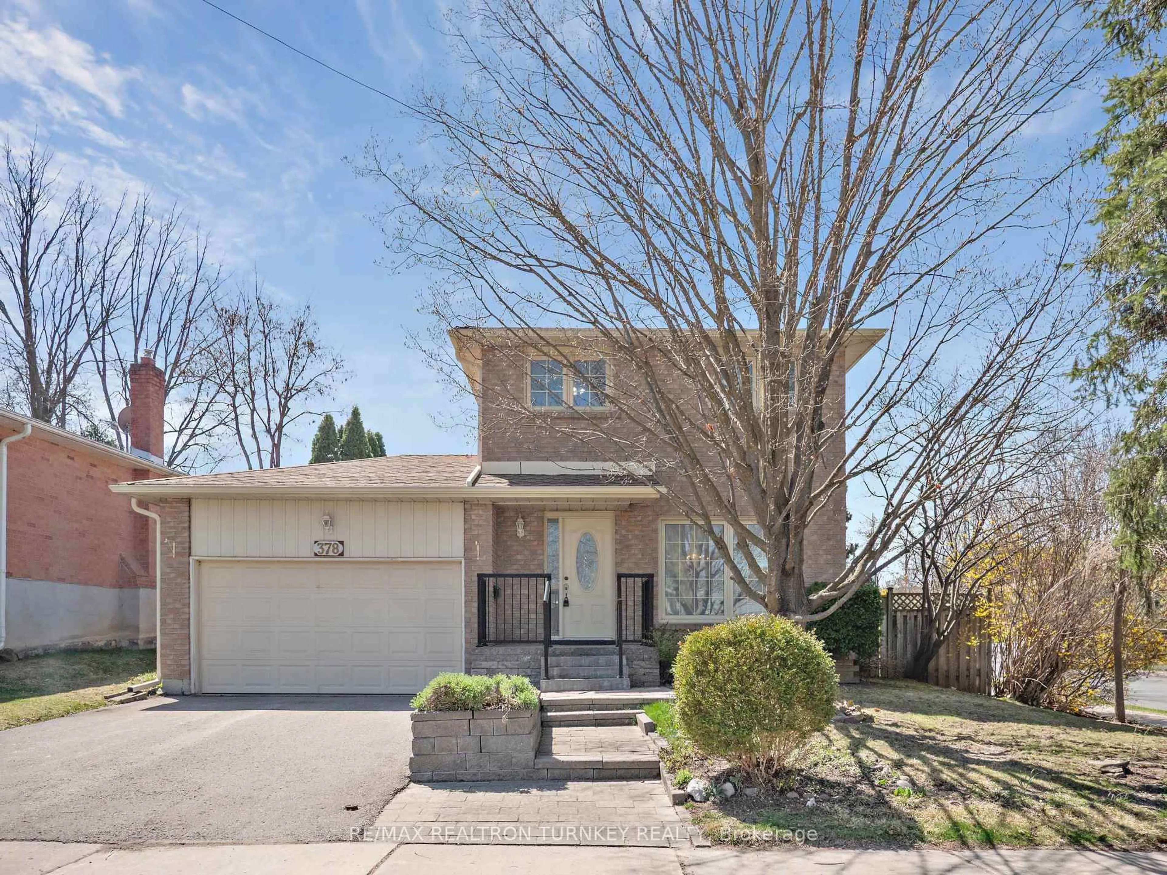 Home with vinyl exterior material, street for 378 Ashworth Dr, Newmarket Ontario L3Y 6T6